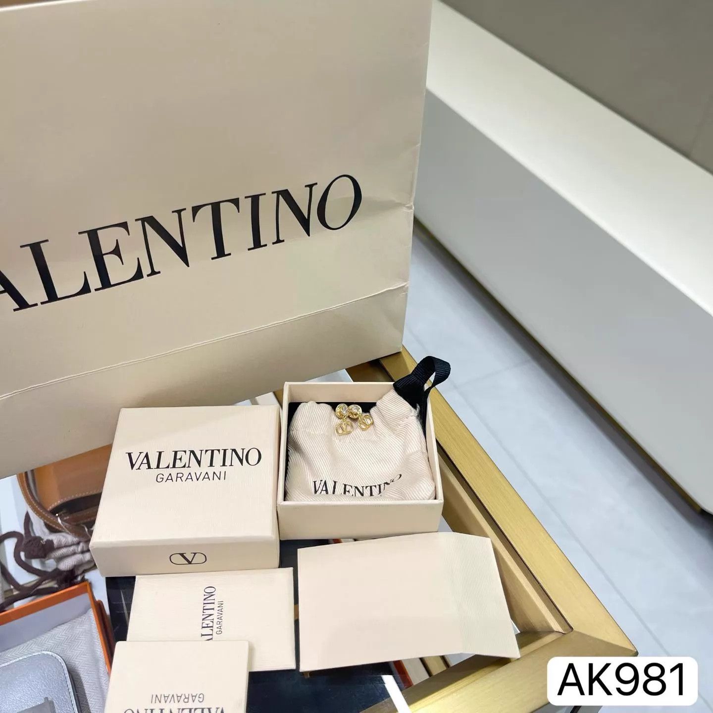 Valentino VALENTINO VLOGO SIGNATURE Gold Diamond V Earrings AK981 Size ONE SIZE - 8 Thumbnail