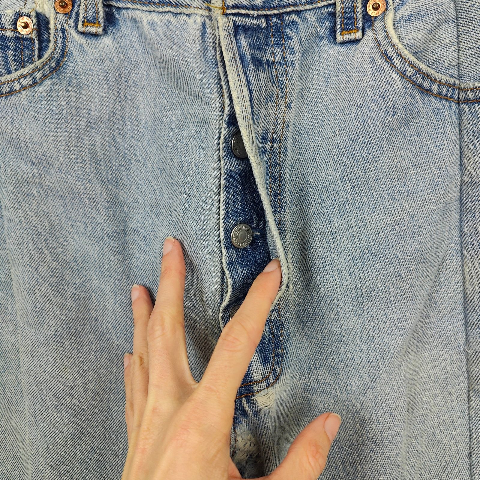 EB Denim EB Denim OG Reworked Levi's Womens 25 Light Wash Mid Rise Size 25" / US 0 / IT 36 - 3 Thumbnail