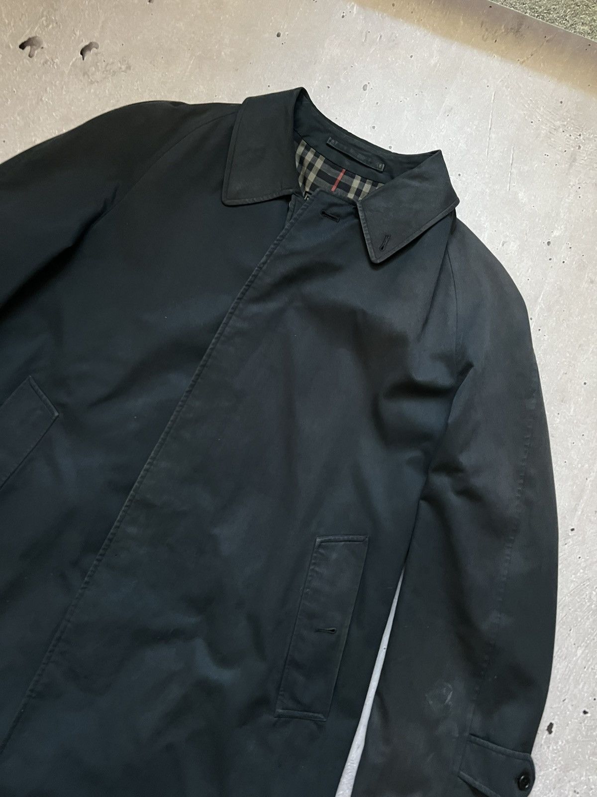 Burberry Very Rare Mans Trench Coat Barberry Size XL Hype Vintage Size US XL / EU 56 / 4 - 2 Thumbnail