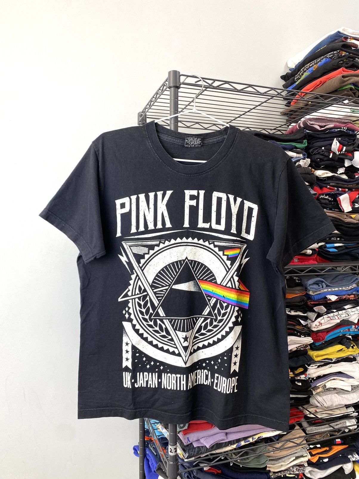 Band Tees Very Rare ! Vintage 1990’s Pink Floyd The Wall Album T Shirt Size US M / EU 48-50 / 2 - 1 Thumbnail