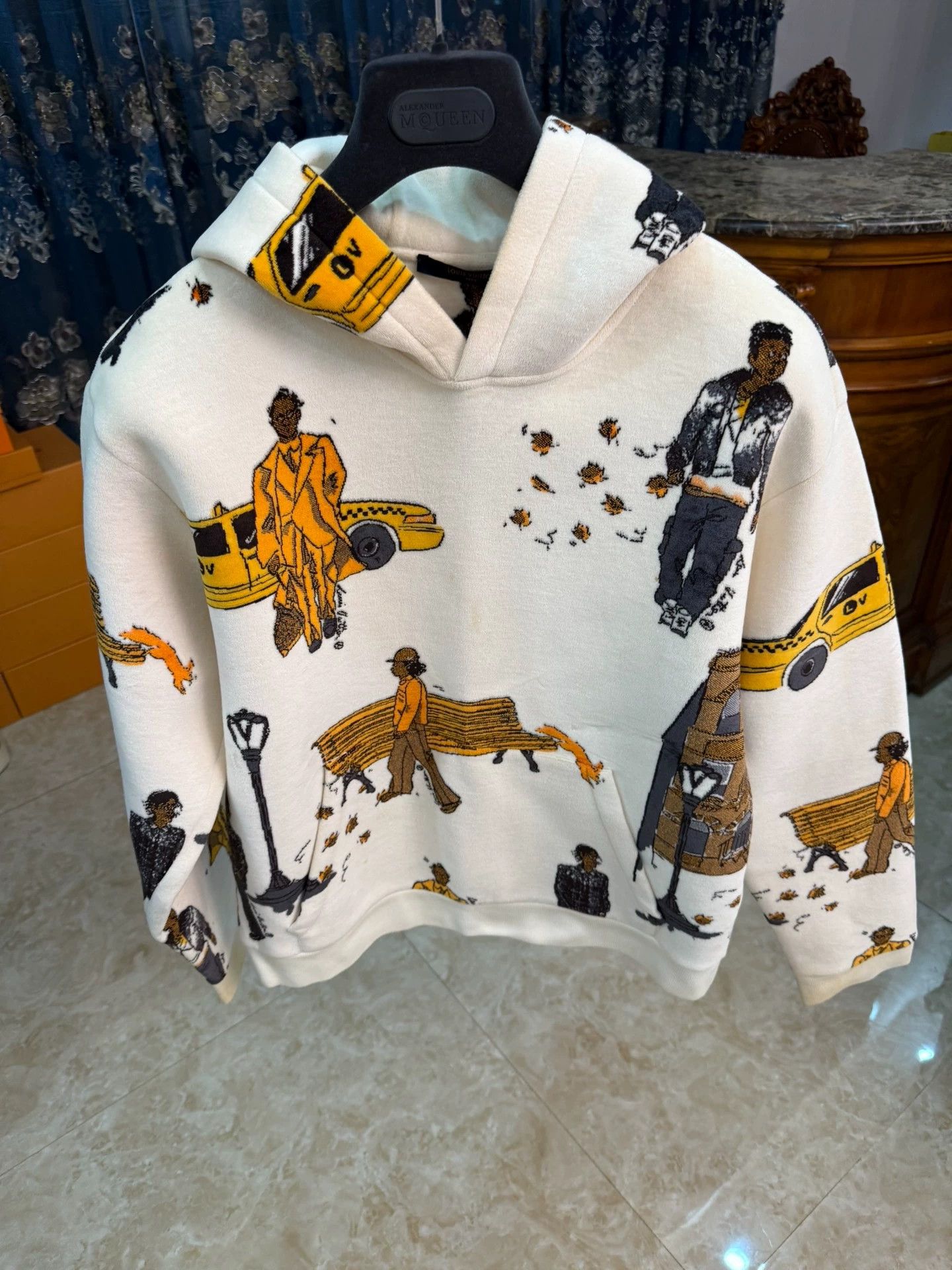 Louis Vuitton LV Pedestrian L Sweatshirt Sleeve Stains Authentic Size US L / EU 52-54 / 3 - 1 Thumbnail
