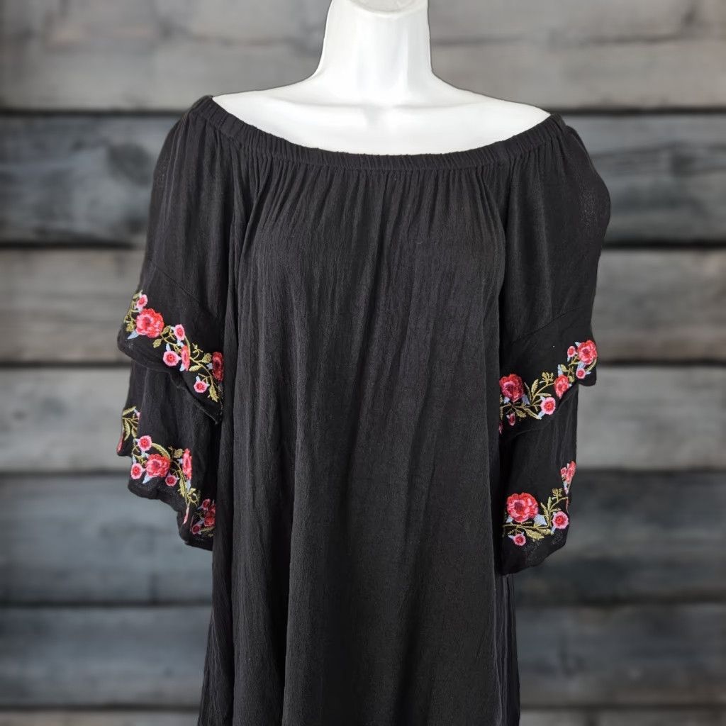 Pinko **Umgee Womens Off The Shoulder Large Black Embroidered Floral Top** User: Umgee Womens Off The Shoulder Large Black Embroidered Floral Top Size L / US 10 / IT 46 - 1 Thumbnail