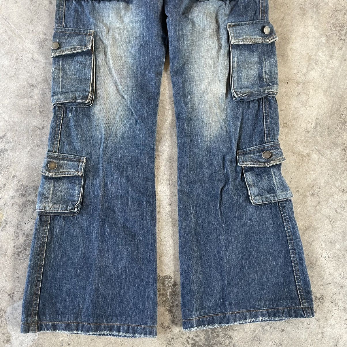 Designer × Marc Jacobs 🔥Marc Jacobs 8 Pocket Stoned Wash Flare Women Distress Jeans Size 31" - 3 Thumbnail
