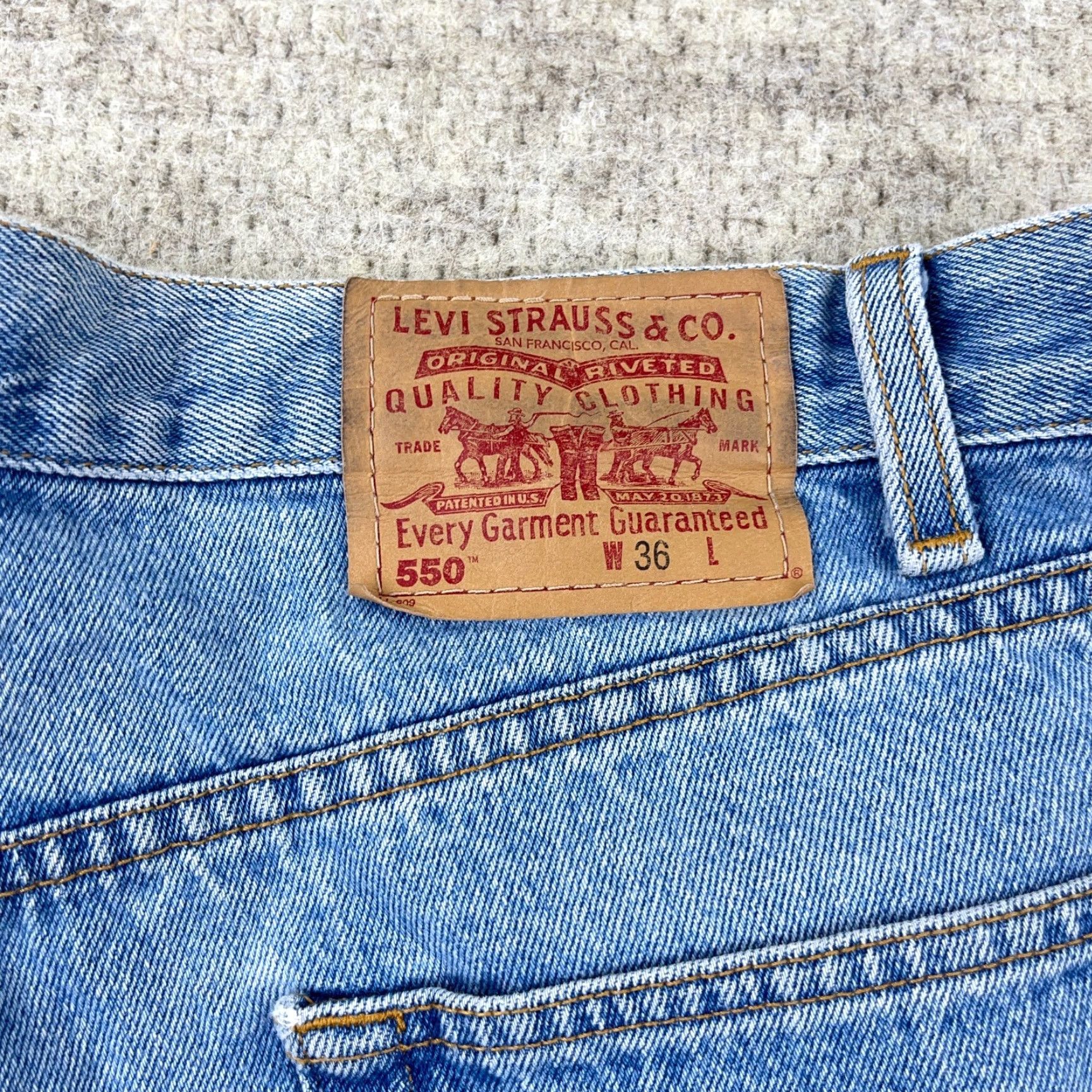 Levi's VINTAGE Levi's 550 Shorts Men 36 Relaxed Fit Blue Jean Jorts Baggy 90s Skate Grunge Size US 36 / EU 52 - 5 Thumbnail