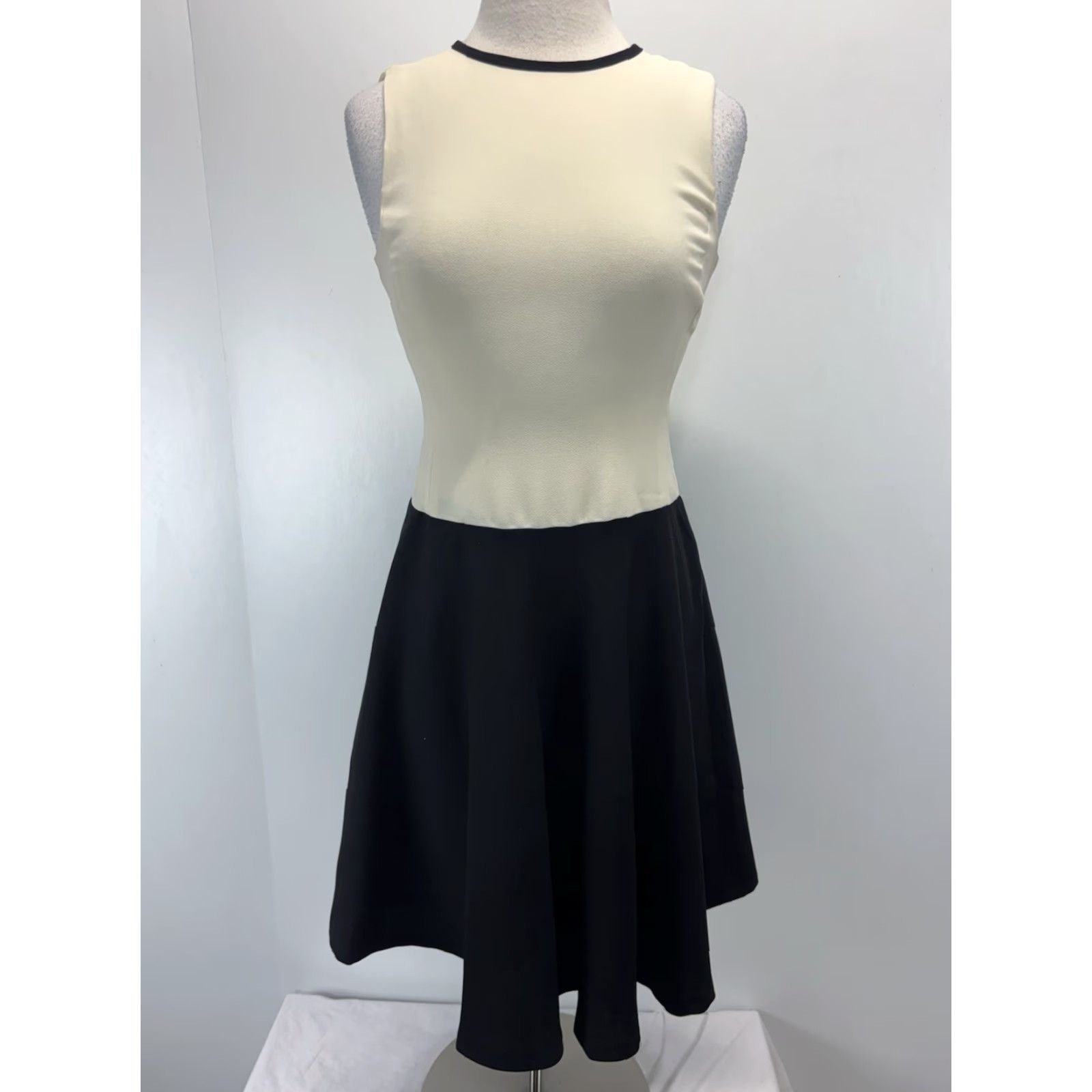 Ralph Lauren Lauren Ralph Lauren Colorblock Dress Sz 4 Cream Black Fit N Flare Classic Dress Size S / US 4 / IT 40 - 5 Thumbnail