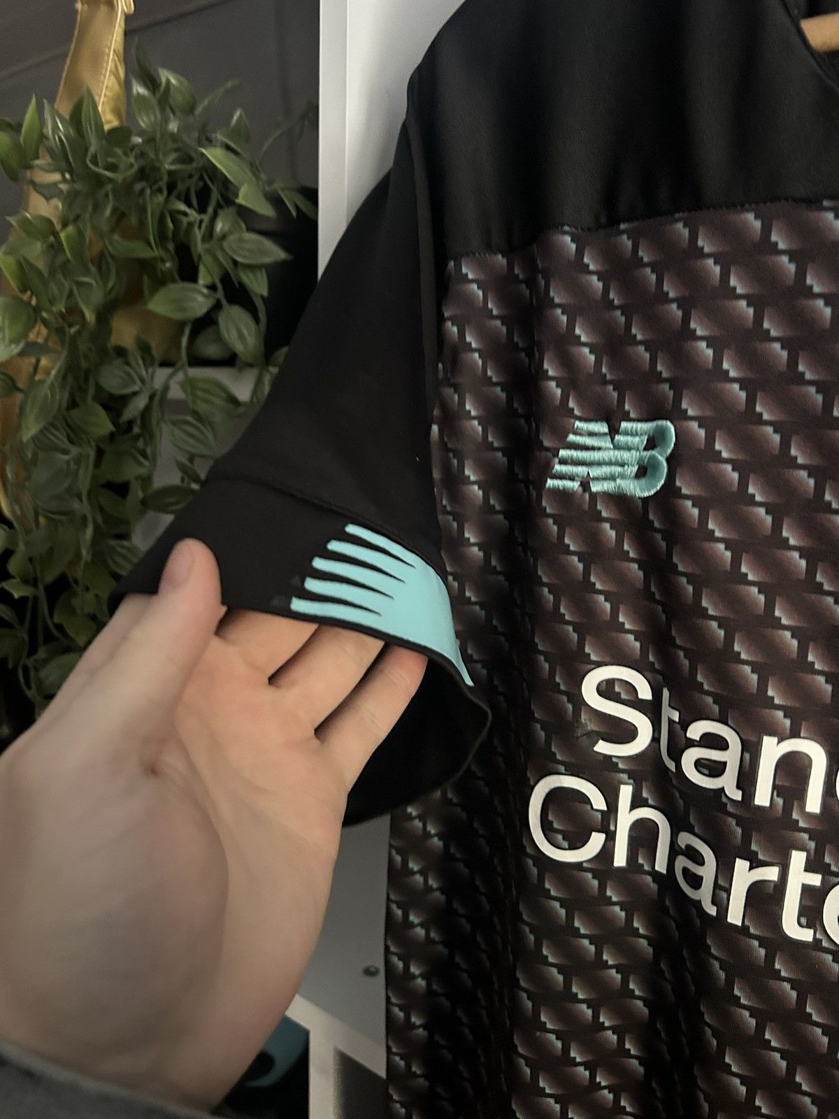 New Balance Fc Liverpool 2019/20 away soccer jersey Size US M / EU 48-50 / 2 - 7 Thumbnail