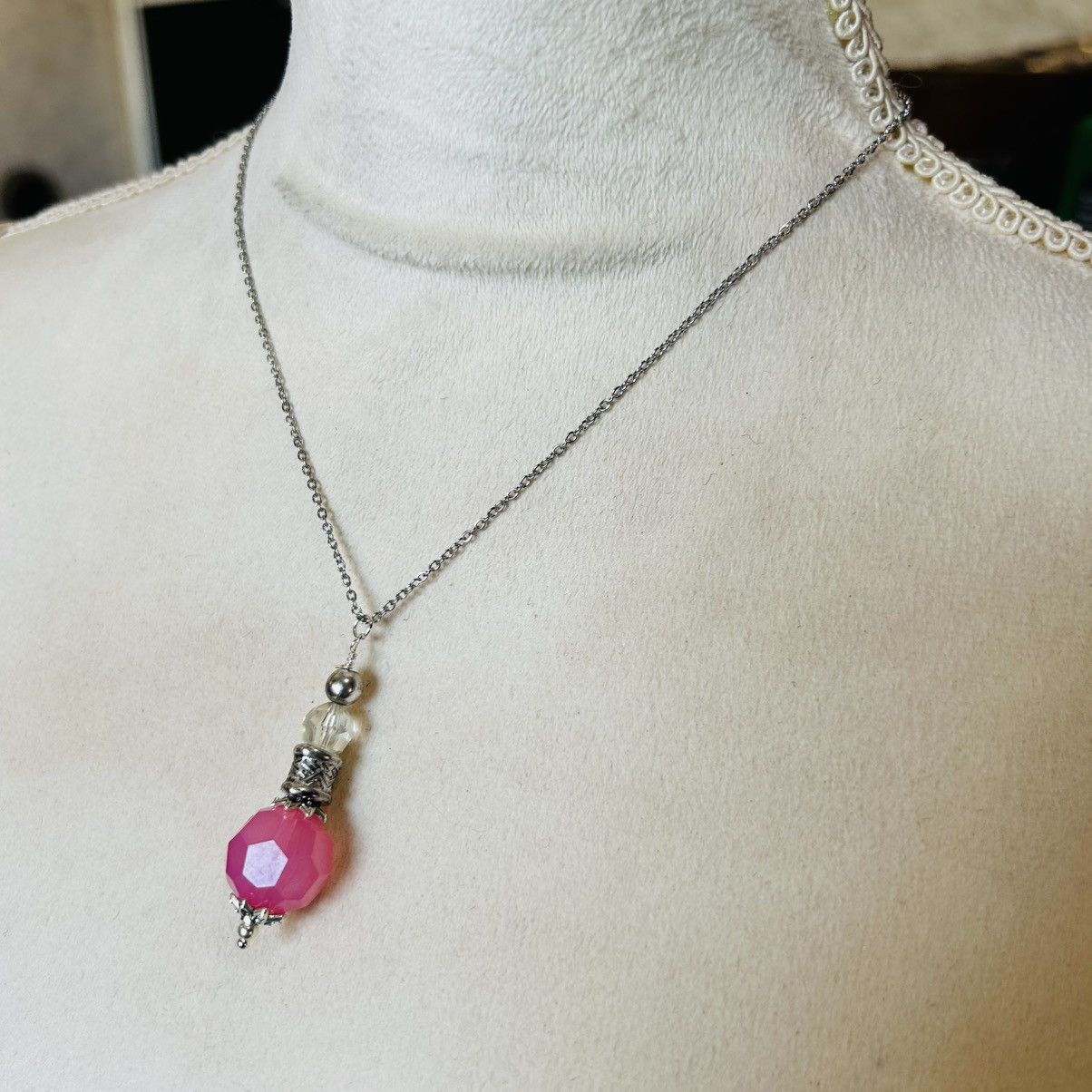 Handmade Handcrafted faceted crystal vintage lucite pendant necklace Size ONE SIZE - 4 Thumbnail