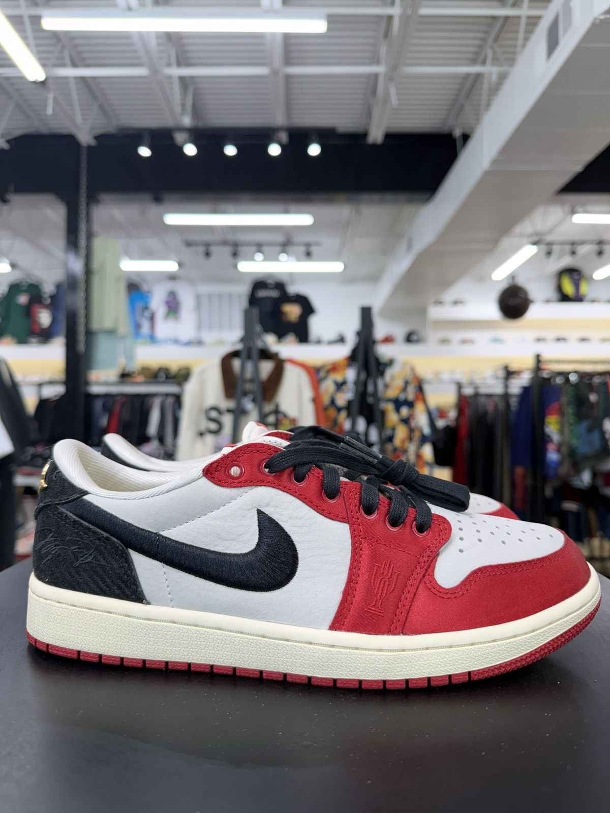 Jordan Brand Air Jordan 1 Low Trophy Room Rookie Card Away Size 8.5(2024) Size US 8.5 / EU 41-42 - 6 Thumbnail