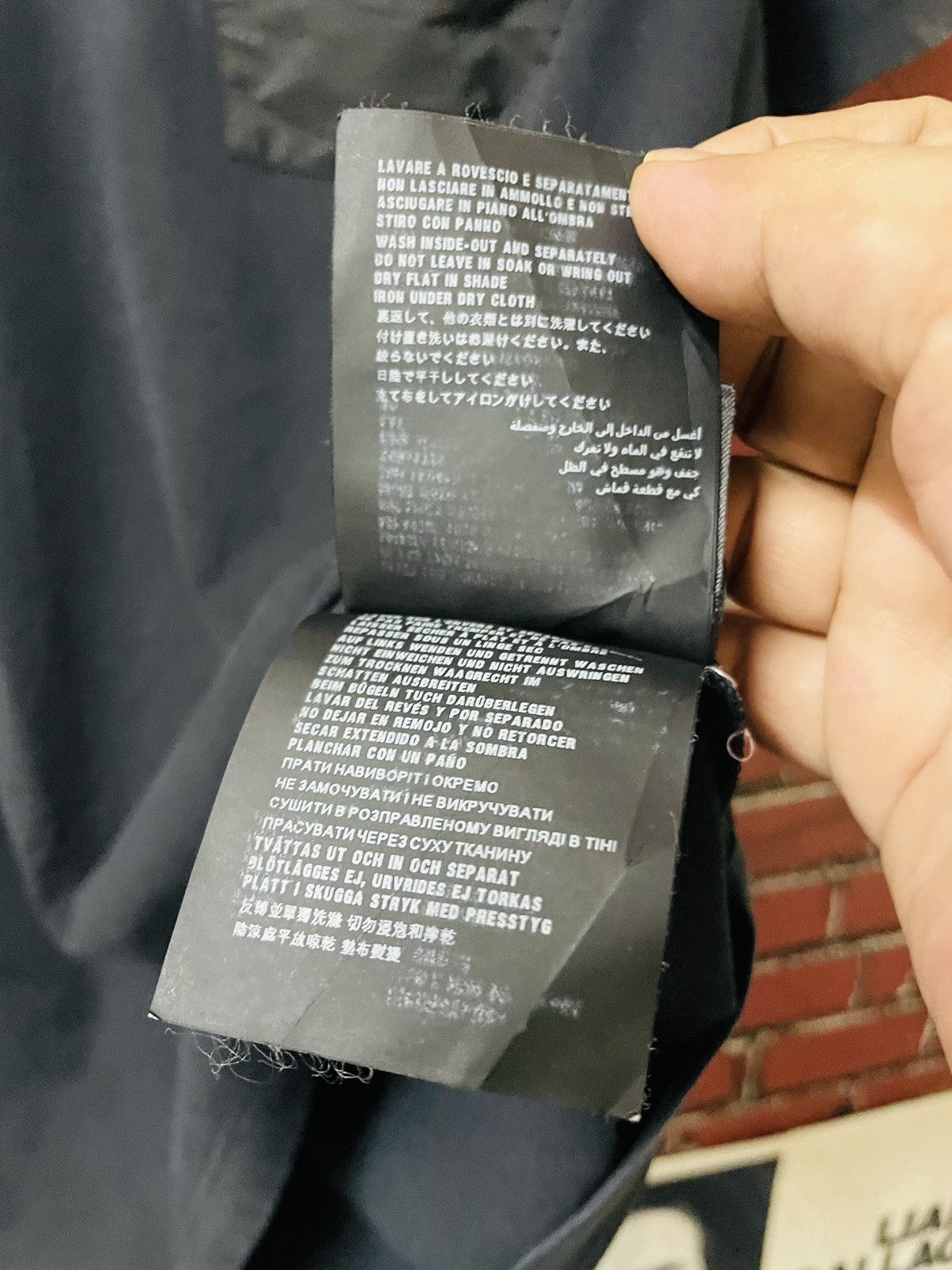 PRADA V NECK RUBBER LOGO SINGLE POCKET SHIRTS