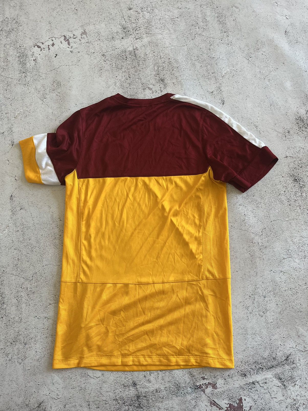 Nike GALATASARAY TURKEY NIKE TRAINING FOOTBALL SHIRT MENS SIZE S Size US S / EU 44-46 / 1 - 6 Thumbnail