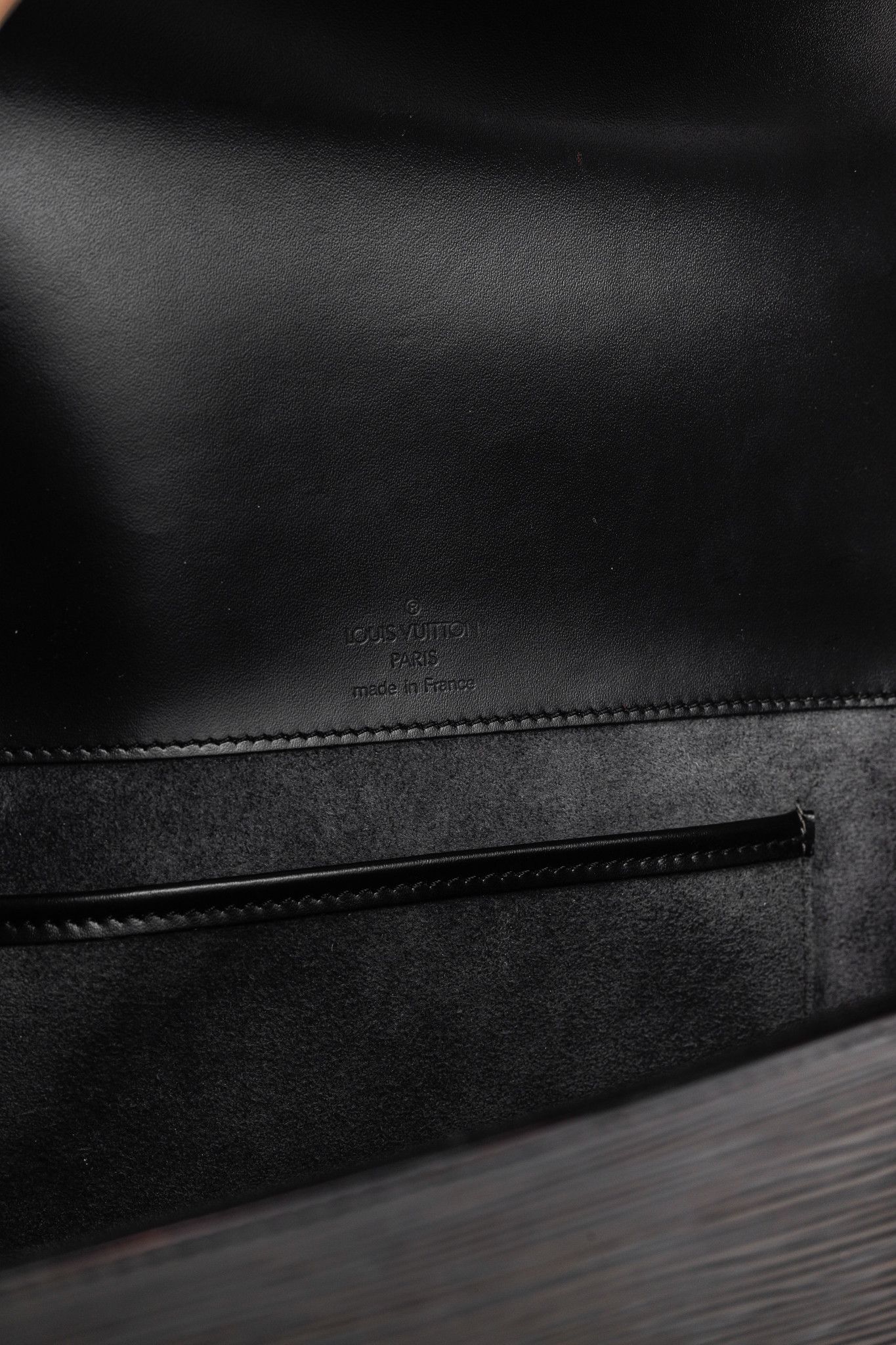 Louis Vuitton Louis Vuitton Nocturne PM Black Epi Leather Baguette Size ONE SIZE - 12 Thumbnail