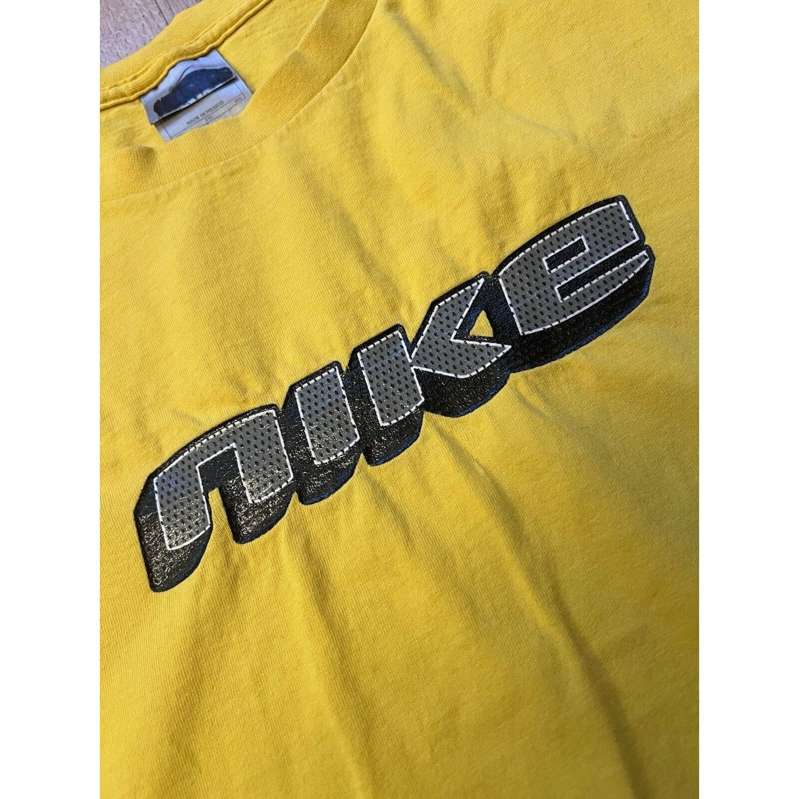 Nike Vintage Y2K Nike Mens Sz 2XL Shirt Swoosh Logo Skater Yellow Size US XXL / EU 58 / 5 - 2 Thumbnail