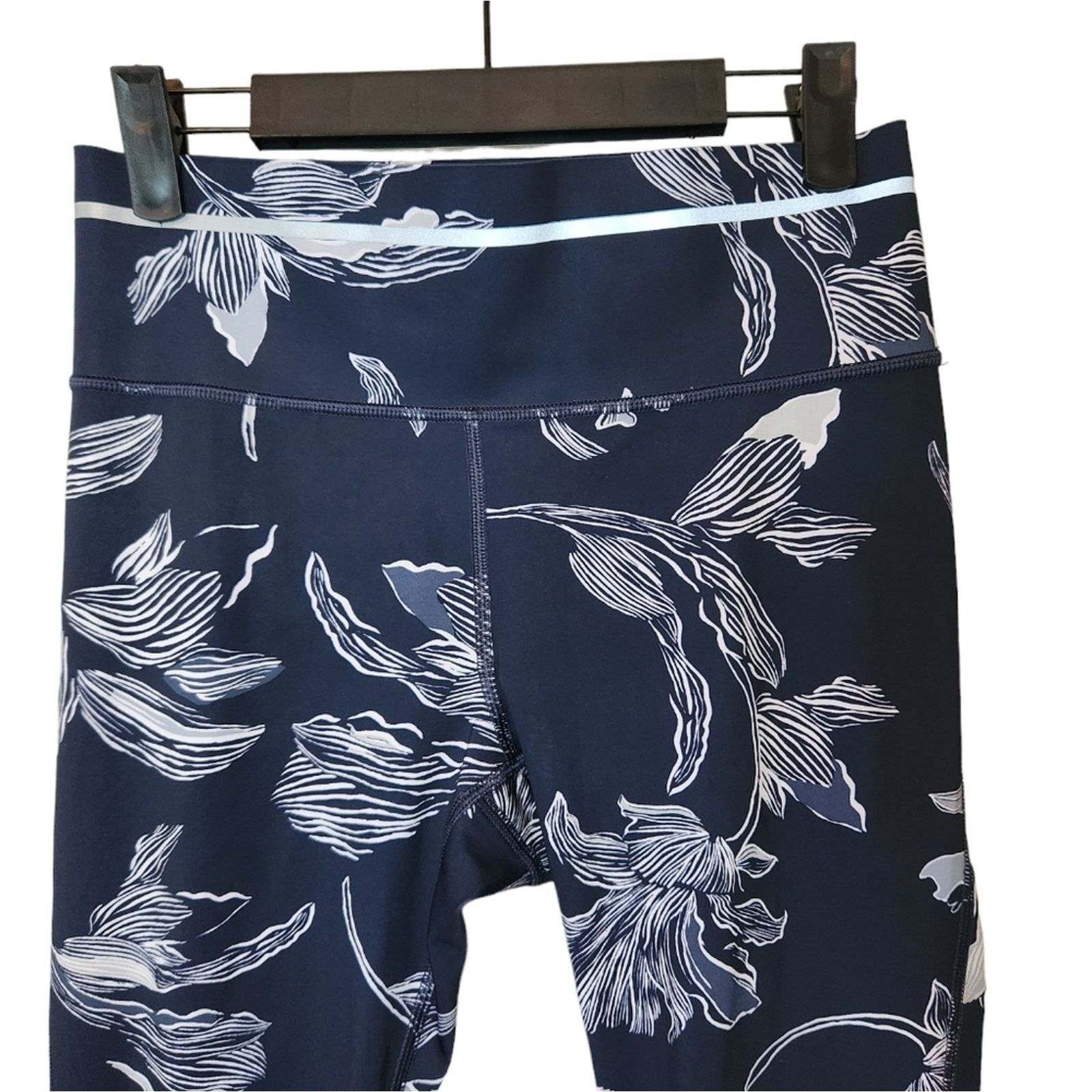 Athleta Athleta Floral Sonic Athletic Capri Navy Small Size 27" / US 4 / IT 40 - 7 Thumbnail