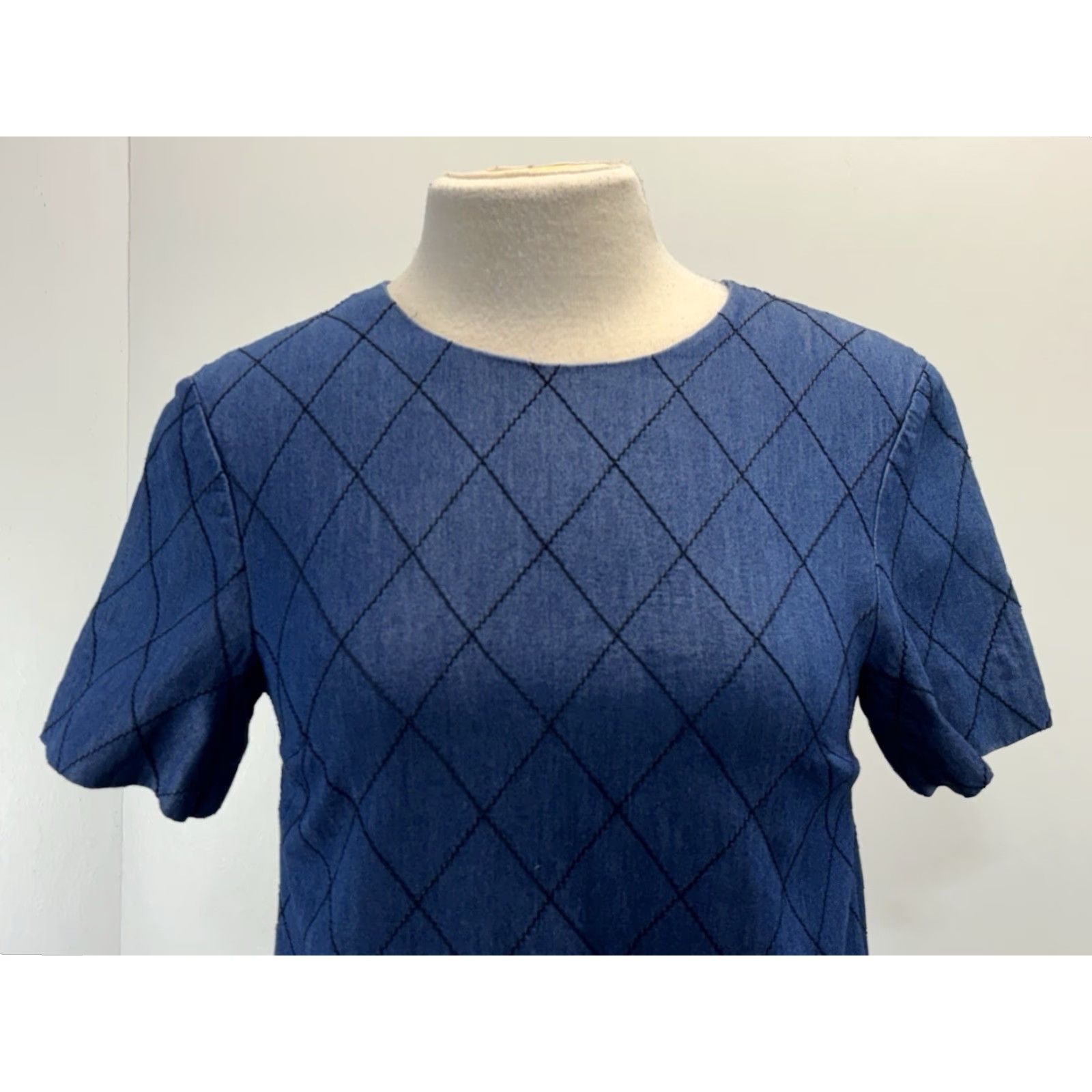 Vintage VINTAGE Kate Spade Quilted Chambray Mini Dress Women’s 2 Blue Pockets Classic Shift Short Sleeve Round Neck Zip Casual Party/Cocktail Business Shoes? Size XS / US 0-2 / IT 36-38 - 5 Thumbnail