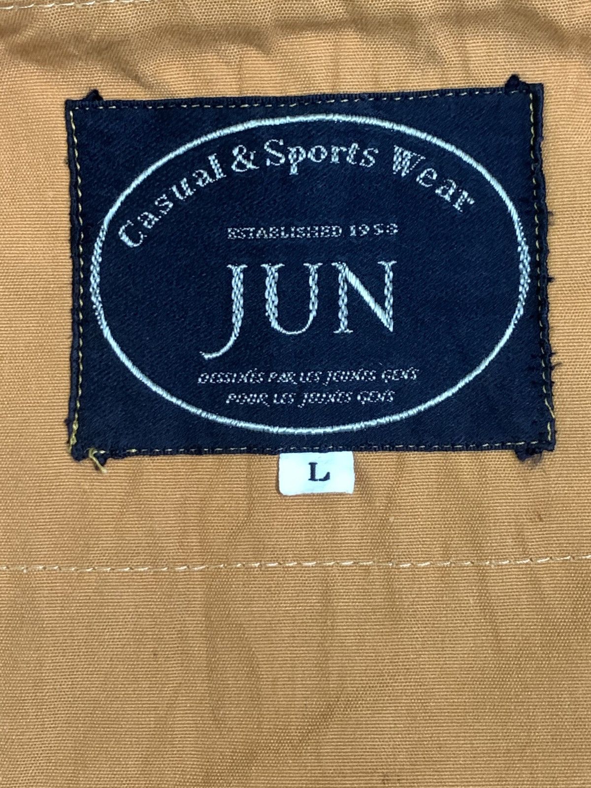 Designer × Japanese Brand × Jun Takahashi Rare Design Vintage Jun Casual & Sports Wear Vests Size US L / EU 52-54 / 3 - 4 Thumbnail
