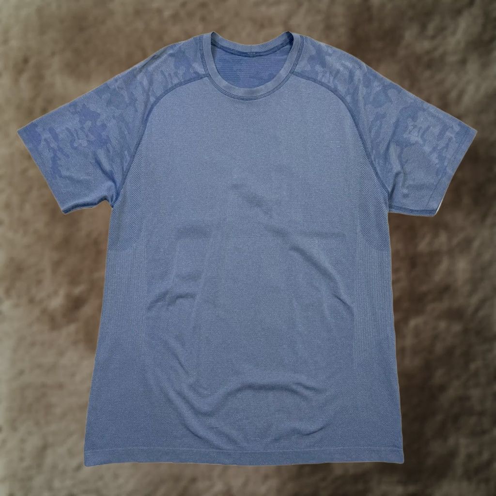 Lululemon Lululemon Shirt Mens Large Blue Camo Seamless Athletic Training Short Sleeve Size US L / EU 52-54 / 3 - 1 Thumbnail