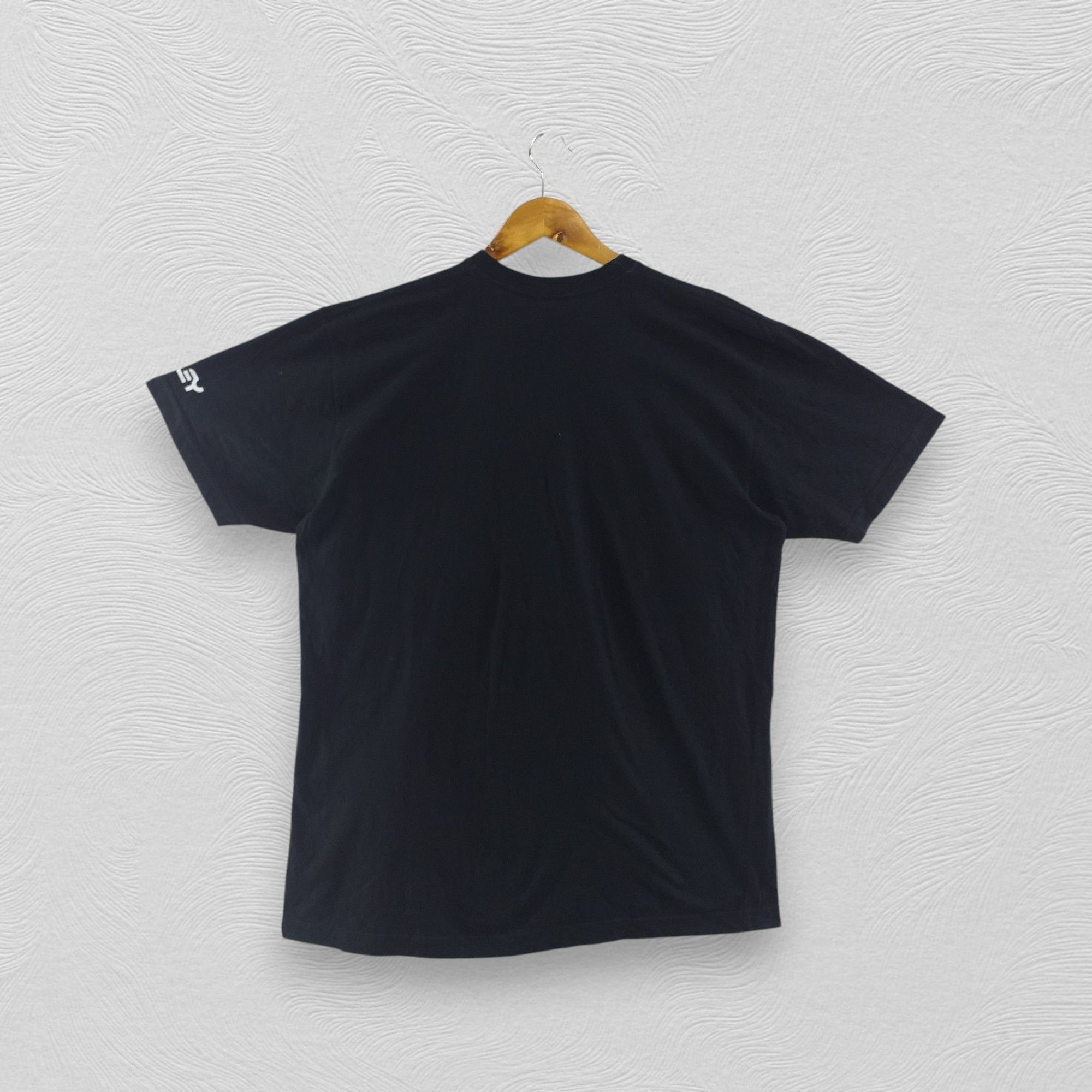 Japanese Brand Vintage Oakley Rare Design Xlarge Tshirt -F041 Size US XL / EU 56 / 4 - 2 Thumbnail