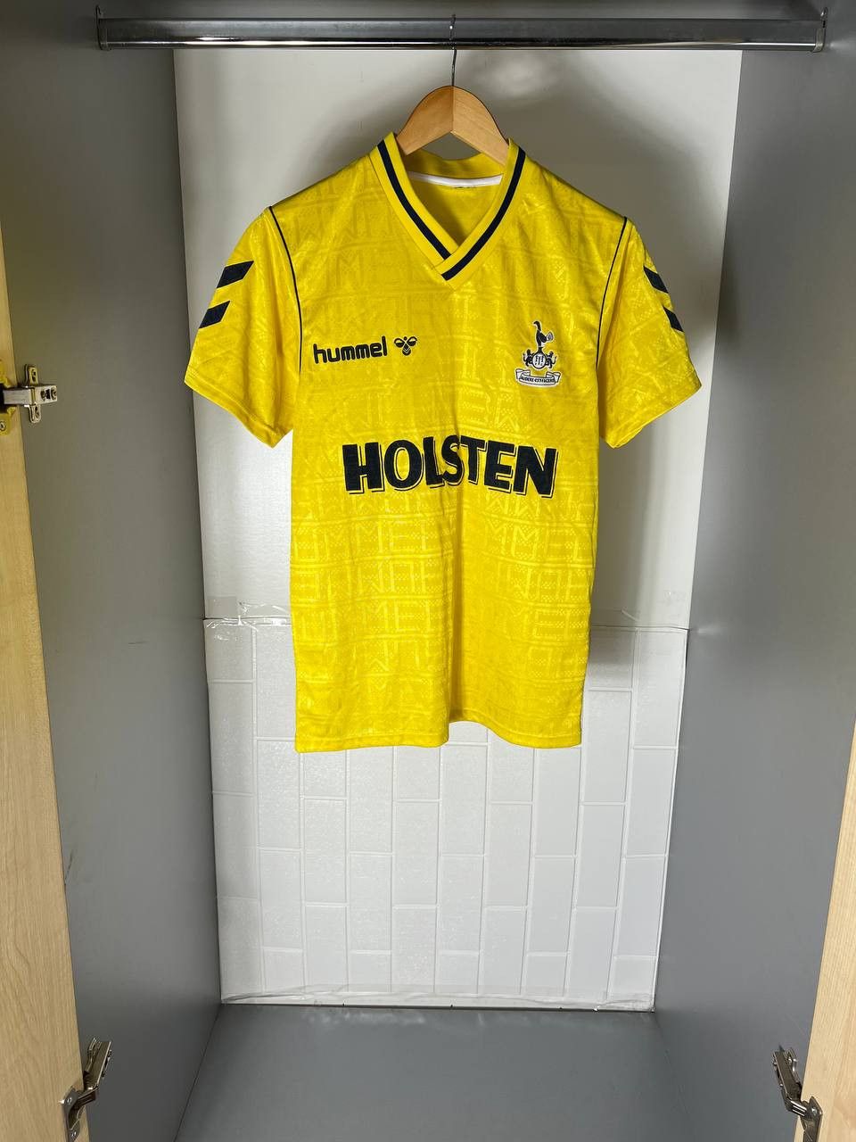 Vintage VERY RARE HUMMEL FC TOTTENHAM HOTSPUR ENGLAND SOCCET JERSEY Size US S / EU 44-46 / 1 - 4 Thumbnail