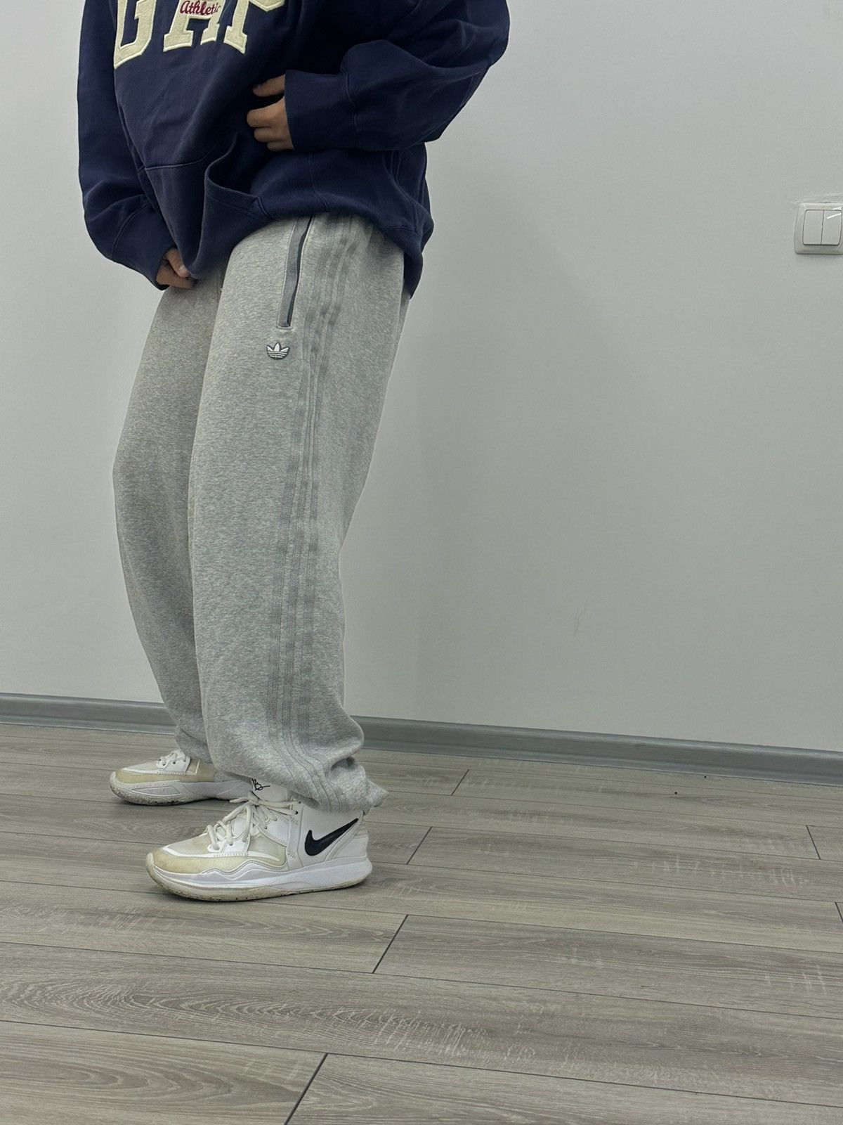Adidas Adidas Baggy Wide Stripped Y2K Sweatpants Size US 32 / EU 48 - 1 Thumbnail
