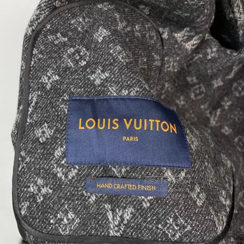 Louis Vuitton Louis Vuitton Black and grey lined presbyopic jacket Size US M / EU 48-50 / 2 - 9 Thumbnail