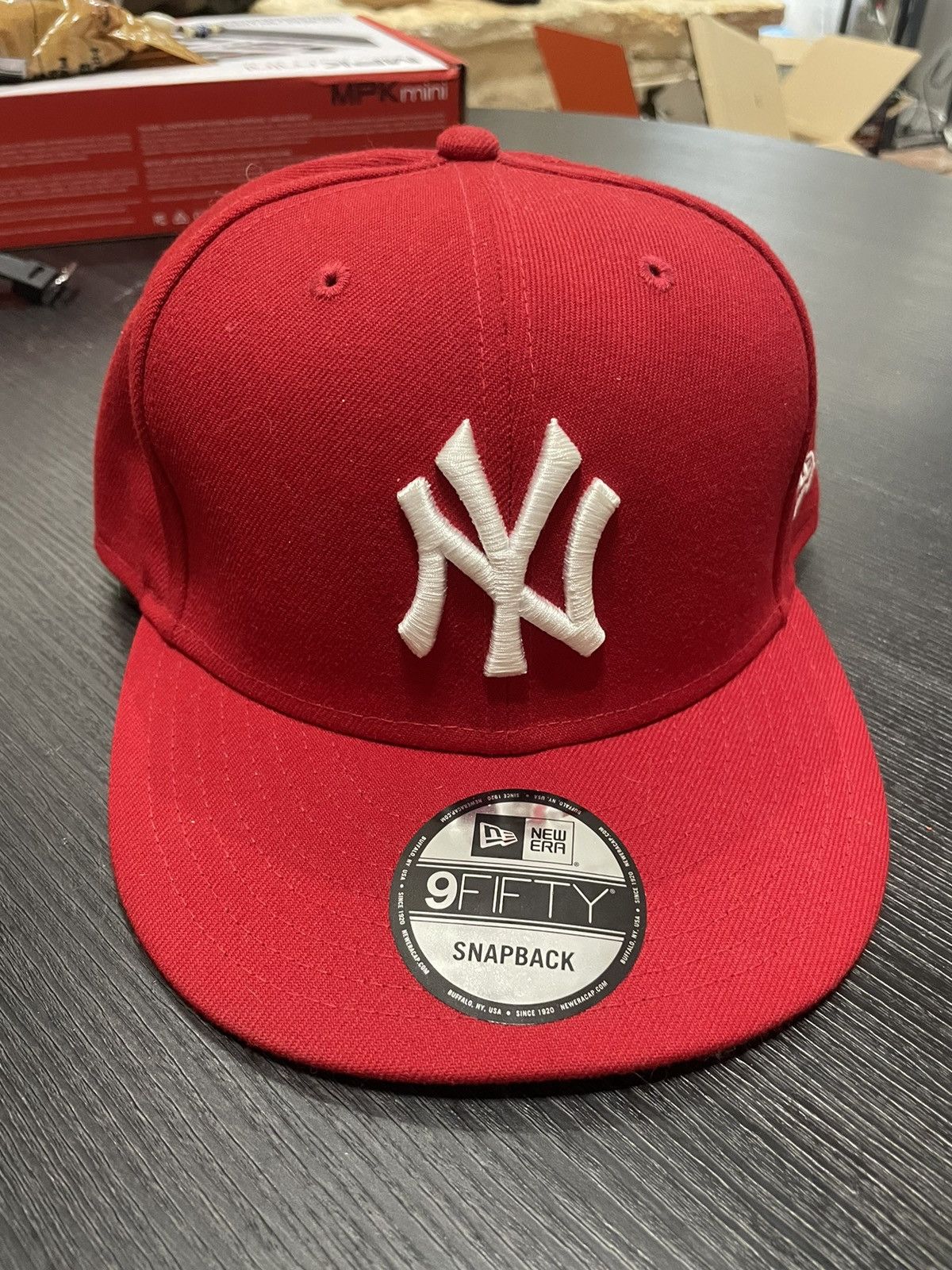New Era New Era NY Yankees 9FIFTY Snapback Red Grey Bottom Hat MLB Size ONE SIZE - 1 Thumbnail