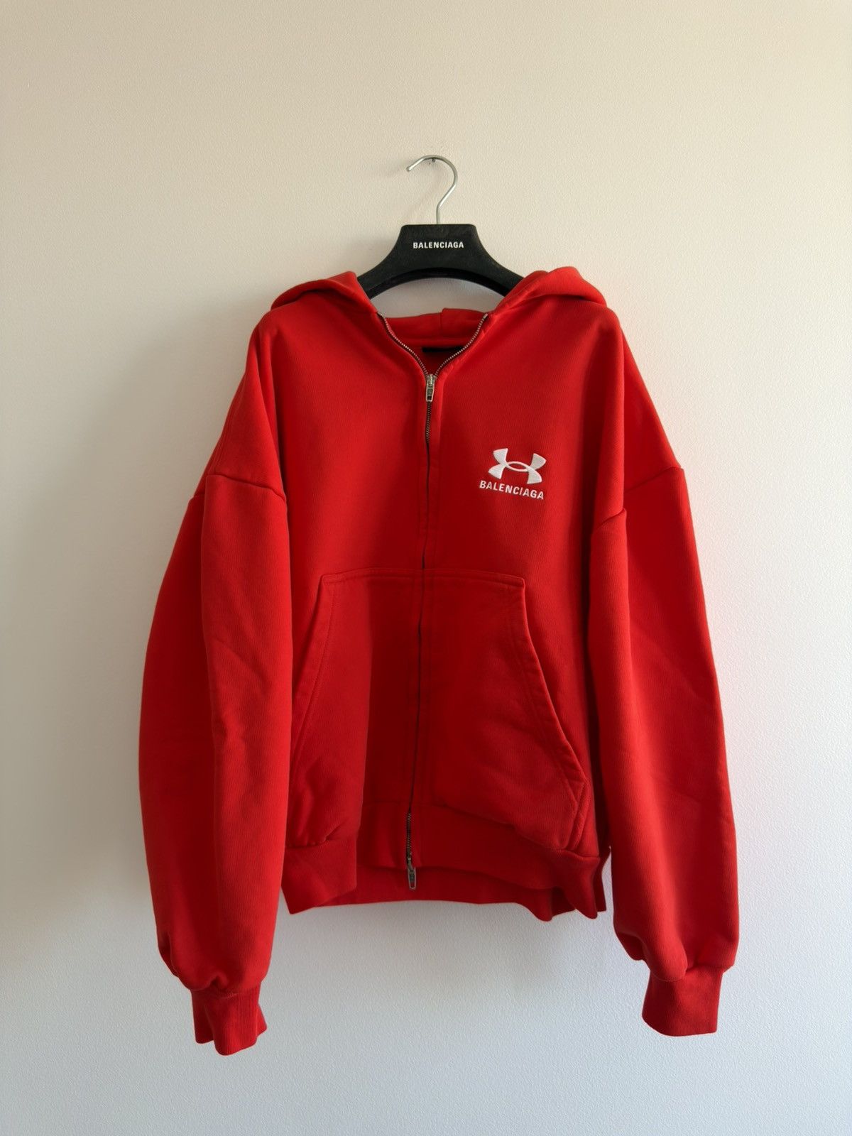Balenciaga × Under Armour *RARE* BALENCIAGA DEMNA UNDER ARMOUR REGULAR FIT HOODIE RED Size US XXS / EU 40 - 1 Thumbnail