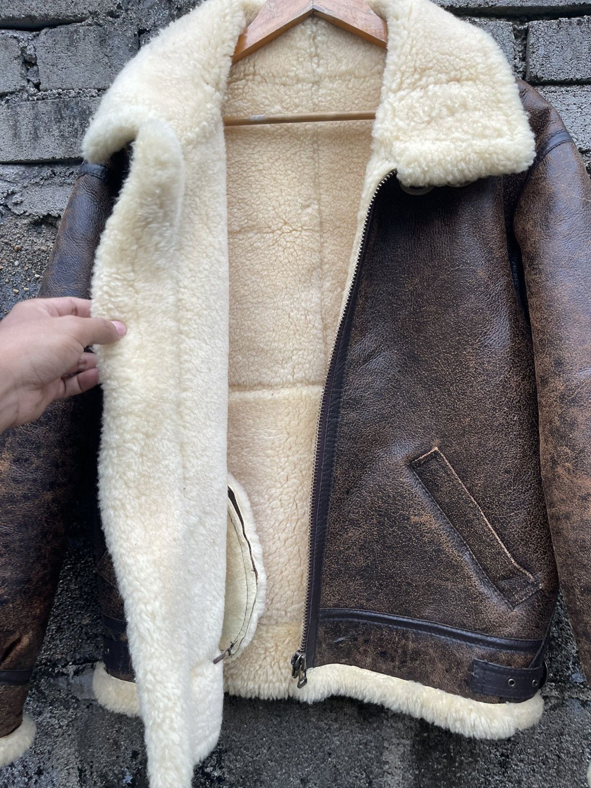Vintage Vintage Mil-Spec Leather Flying Jacket B3, Silver Stone Inc. Size US L / EU 52-54 / 3 - 5 Thumbnail