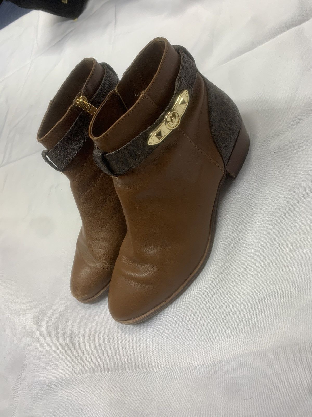 Michael Kors Michael Kors | The Ultimate Chic Leather Ankle Bootie Size US 6 / IT 36 - 1 Thumbnail