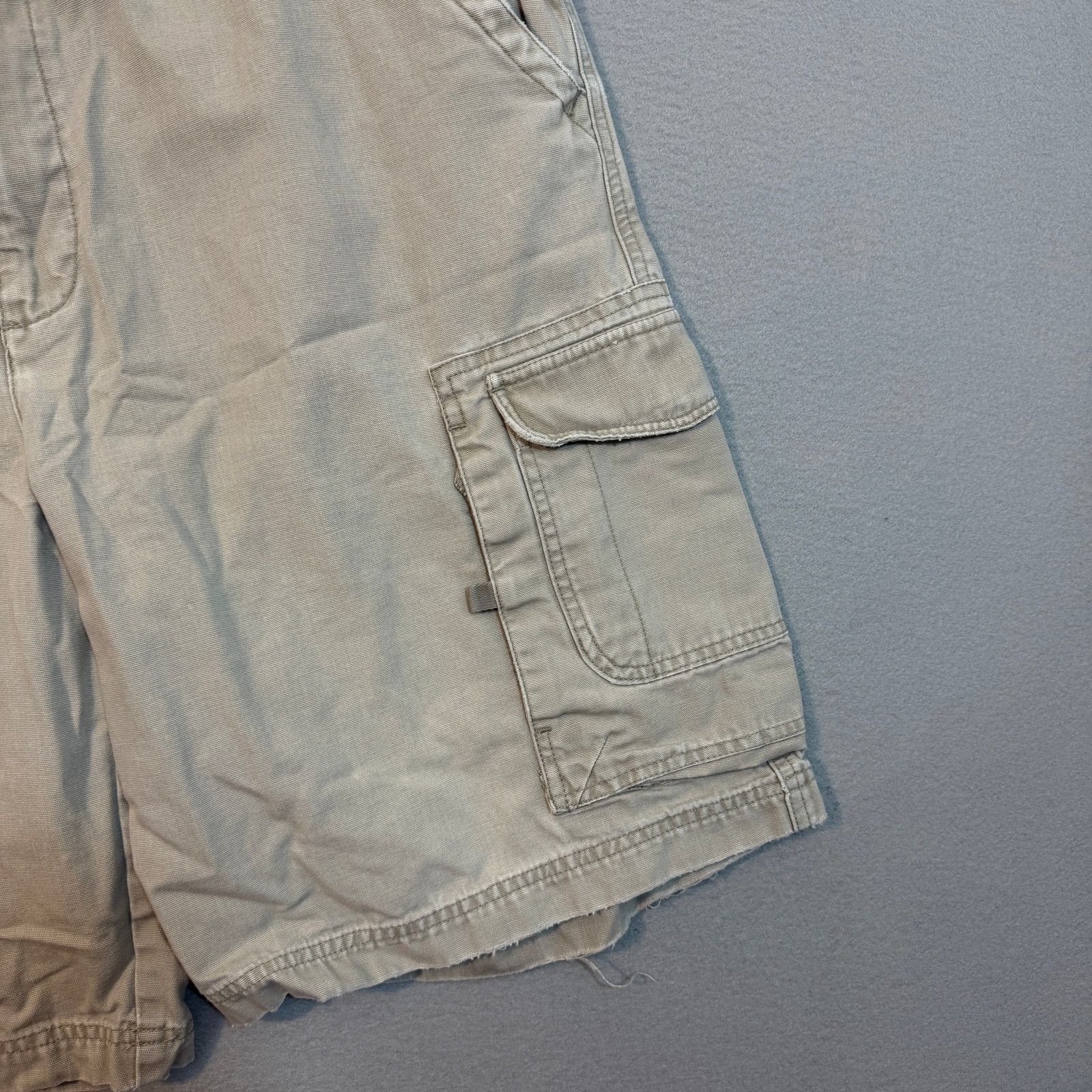 Old Navy Vintage Old Navy Cargo Shorts Men's 36 Tan 10" Inseam Size US 36 / EU 52 - 2 Thumbnail