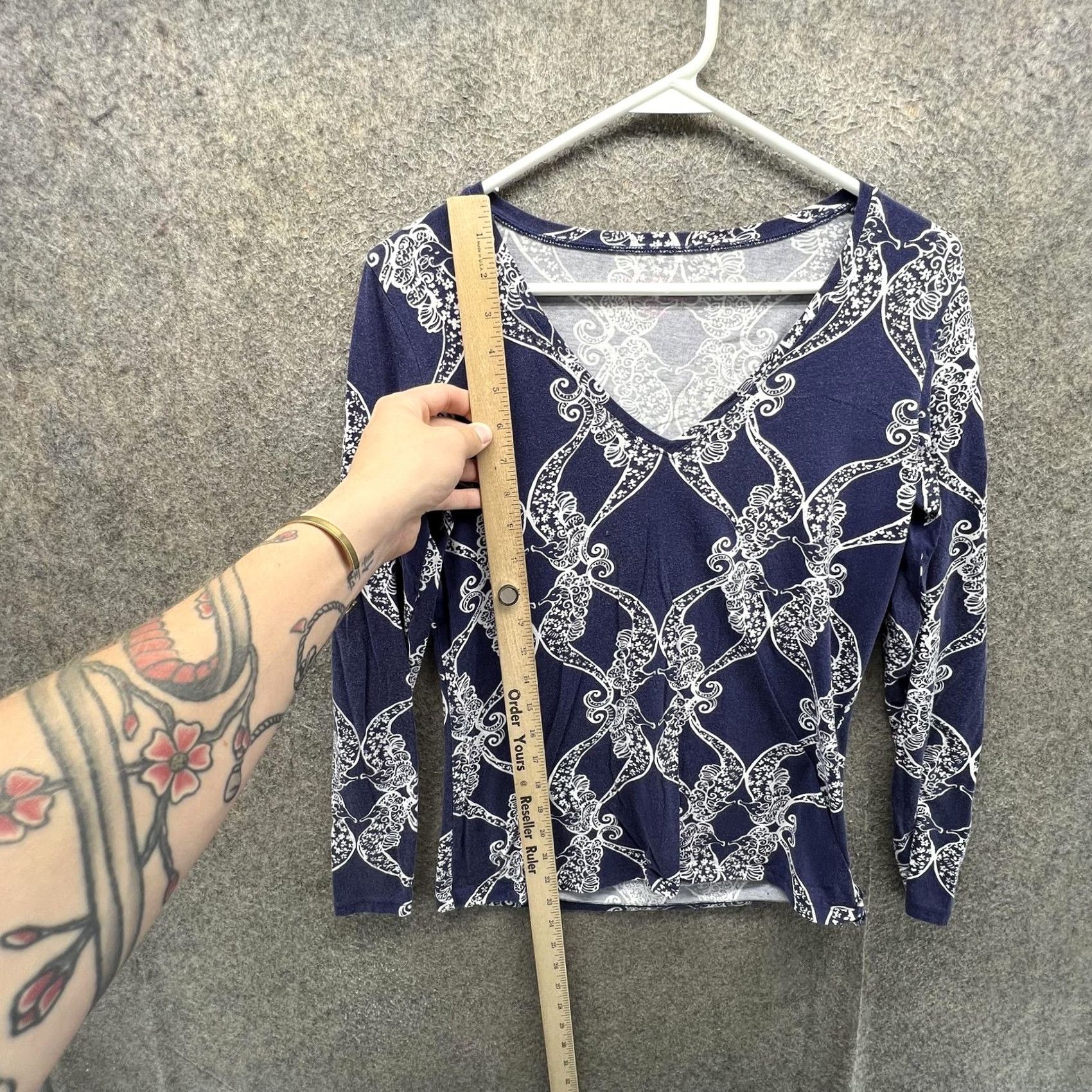 Lilly Pulitzer Lilly Pulitzer Shirt Womens Small Blue Floral V Neck Long Sleeve Jersey Top Size S / US 4 / IT 40 - 5 Thumbnail