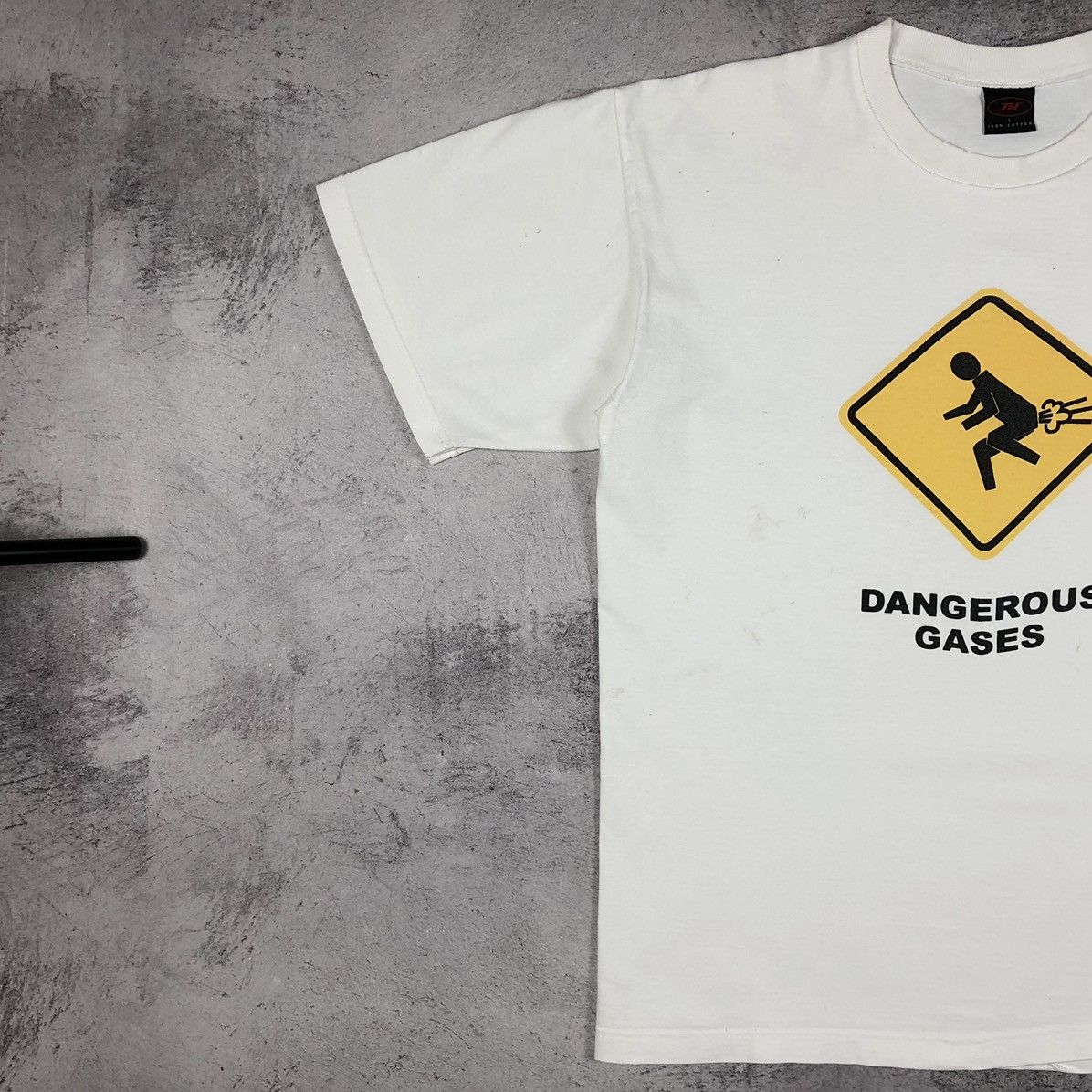 Vintage Vintage Dangerous Gases Fart Tee Size US L / EU 52-54 / 3 - 7 Thumbnail