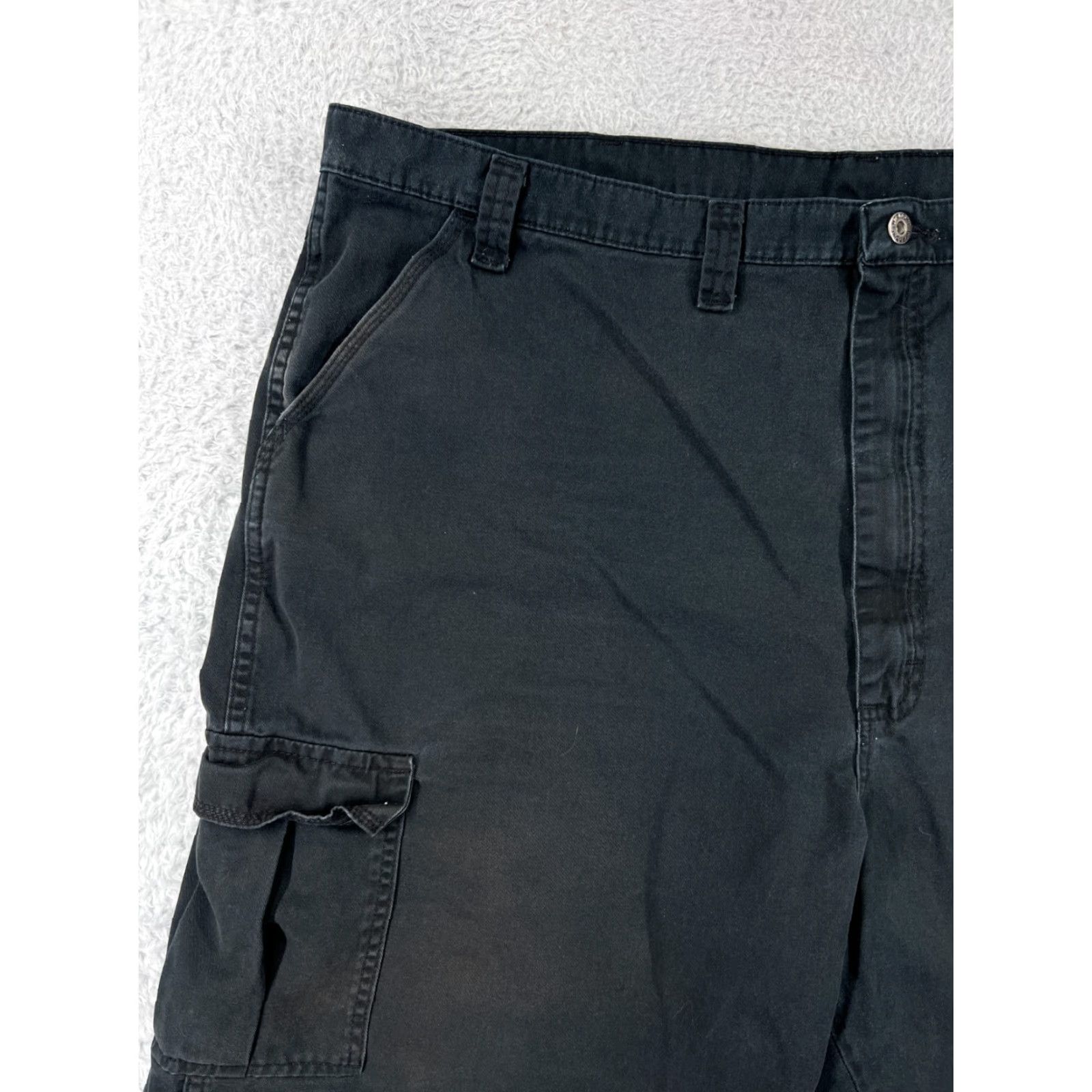 Wrangler Wrangler Shorts Mens 46 Black 100% Cotton Blend Cargo Hiking Camping Fishing Cargo Pocket inches inseam 9 in Regular Cotton Wrangler Men Black 46 Size US 30 / EU 46 - 6 Thumbnail