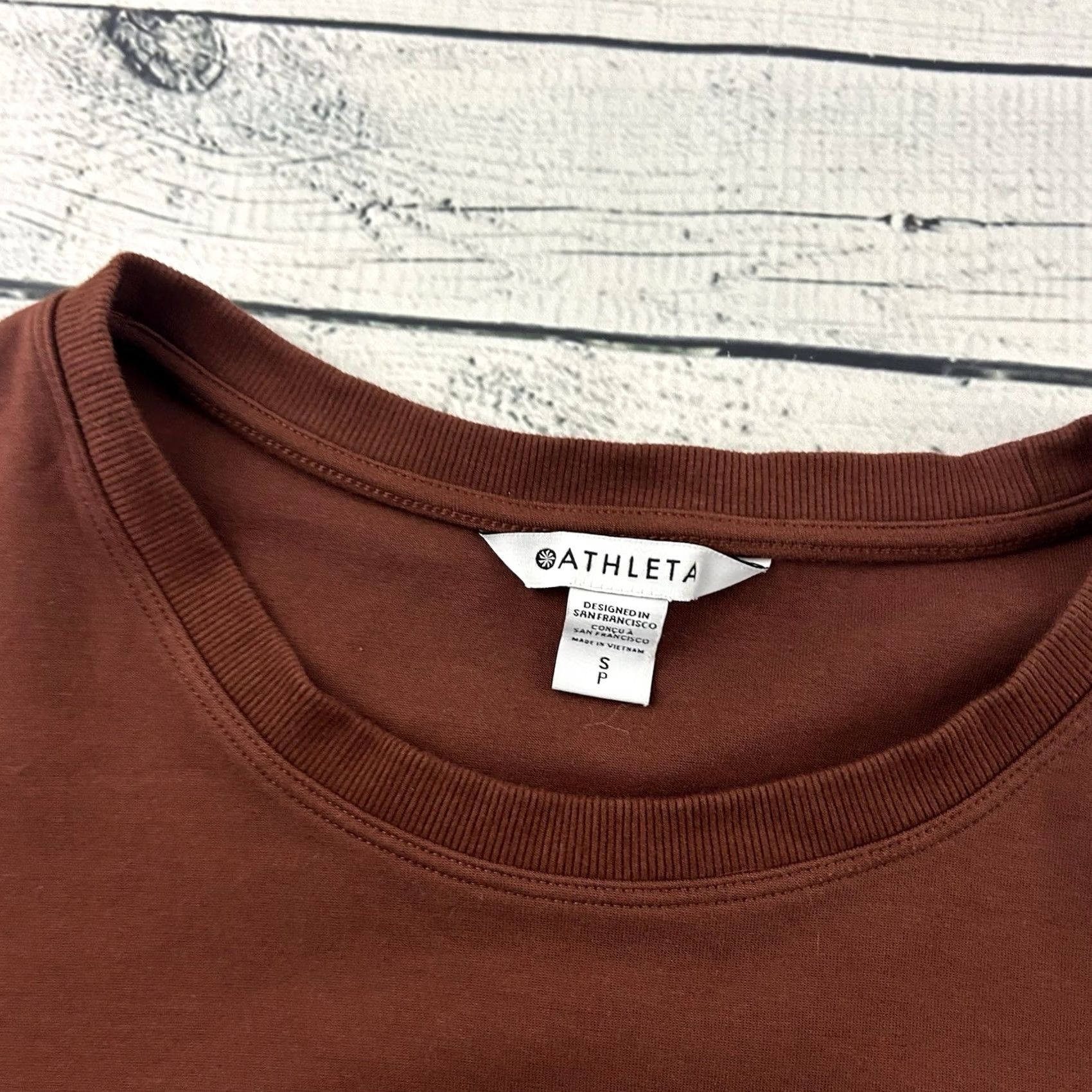Athleta Athleta Harlow Hybrid T Short Rouched Sleeve Top Women's Small Brown Shirt Women S Brown Athleta Harlow Hybrid T Short Rouched Sleeve Top (S) Brown Size S / US 4 / IT 40 - 2 Thumbnail