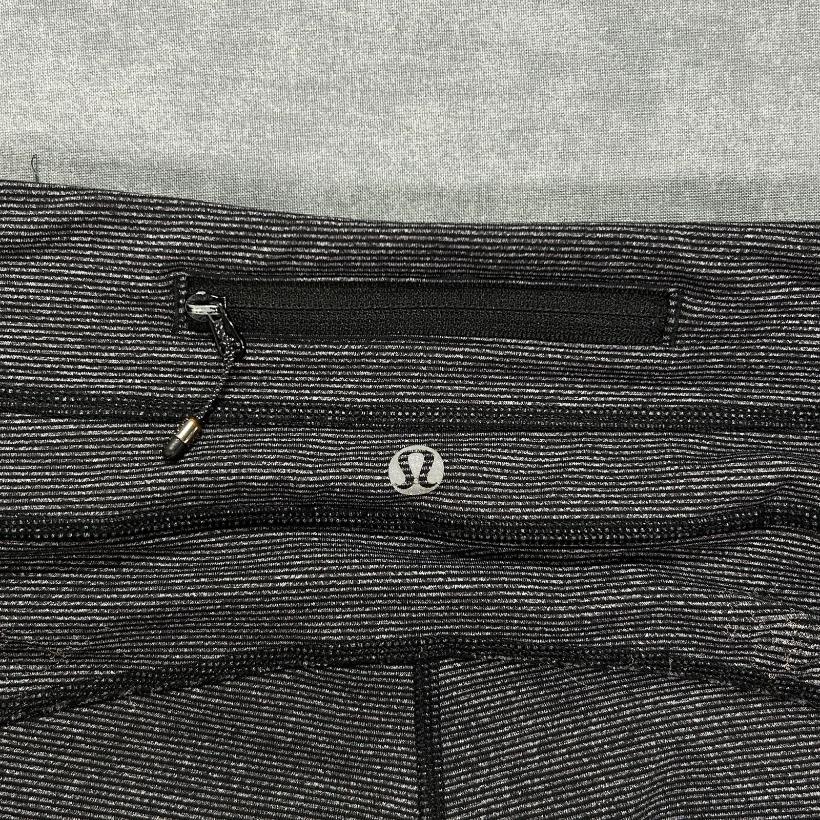 Lululemon Lululemon Inspire Crop capri athletic running leggings wms 2 Size 26" / US 2 / IT 38 - 4 Thumbnail