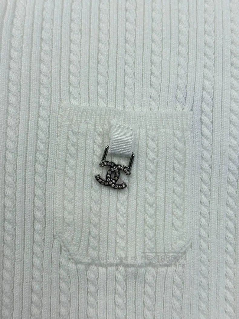 Chanel Chanel White Lion Button Knit Tank Top. Size US M / EU 48-50 / 2 - 2 Thumbnail