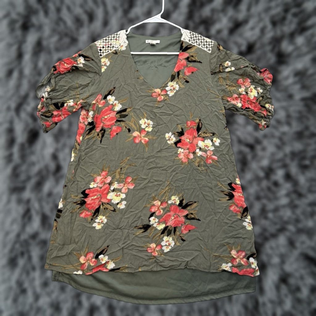 Vintage VINTAGE Floral Cottagecore Tunic Top Mini Dress Crochet Lace Yoke Boho Romantic Festival Blouse Women's L Green Polyester Rayon Crochet Bohemian 34.5" Size L / US 10 / IT 46 - 1 Thumbnail