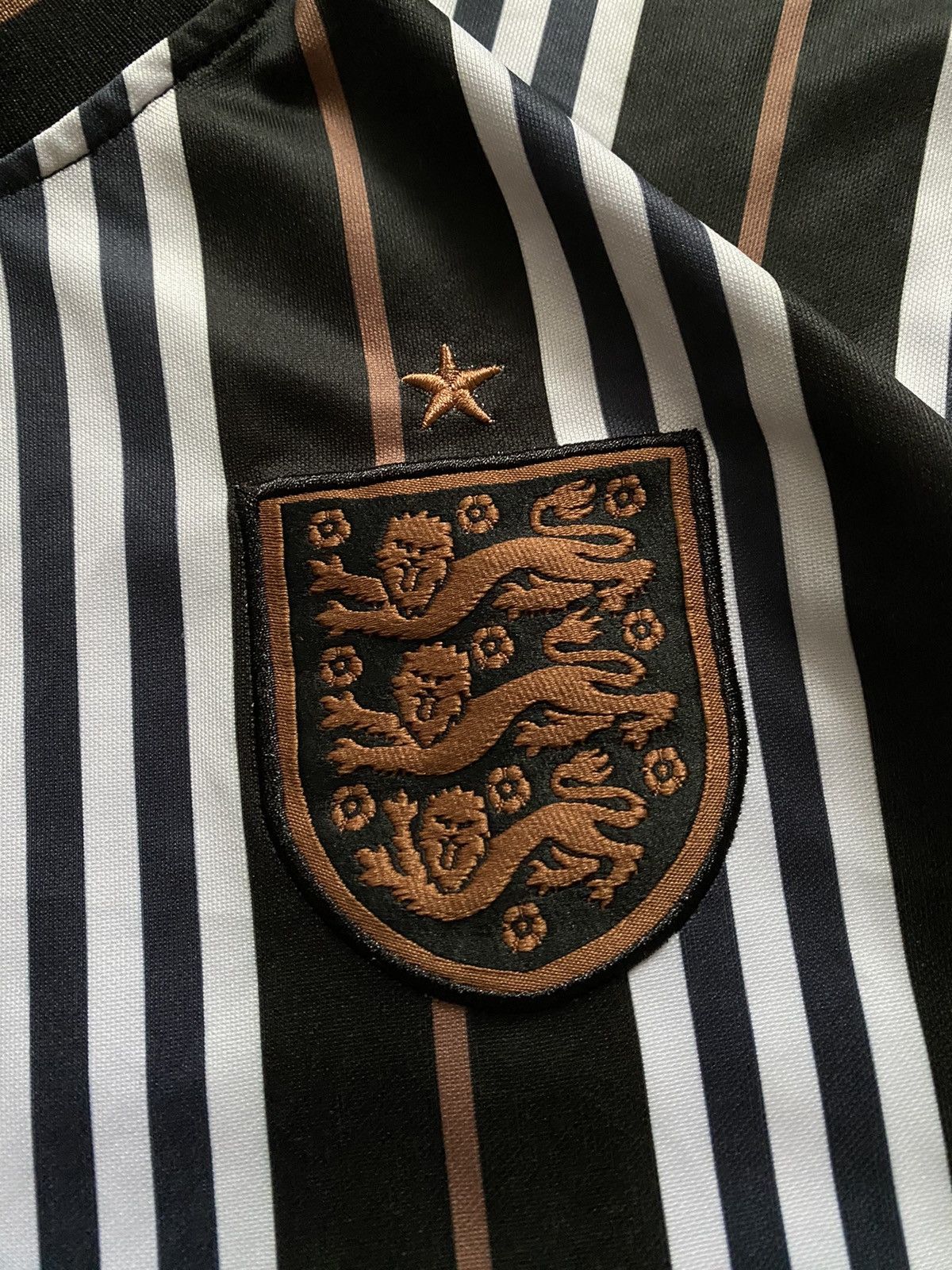 Nike × Vintage Rare 2021 Nike England & Burberry Concept Soccer Jersey Y2K Size US M / EU 48-50 / 2 - 6 Thumbnail