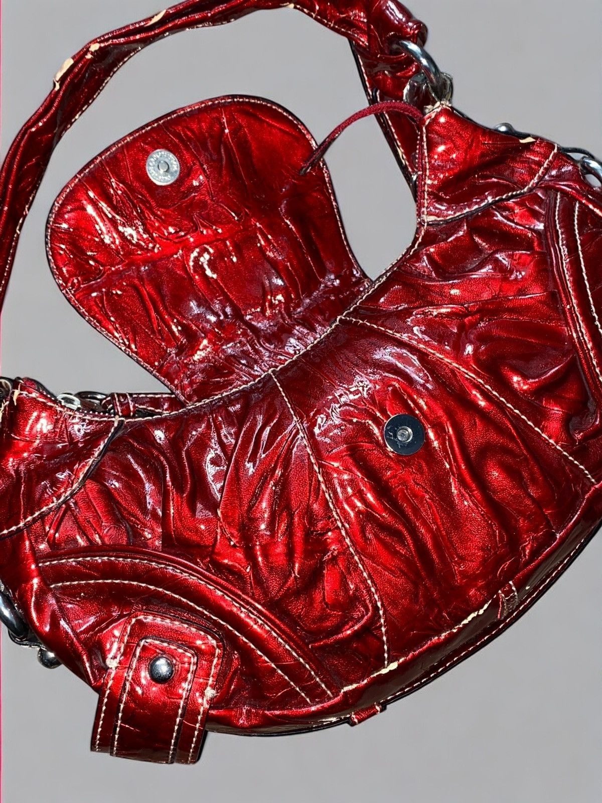 Guess 🔥 Y2K GUESS RED PATENT LOGO BAG PARIS HILTON VIBES Size ONE SIZE - 10 Thumbnail
