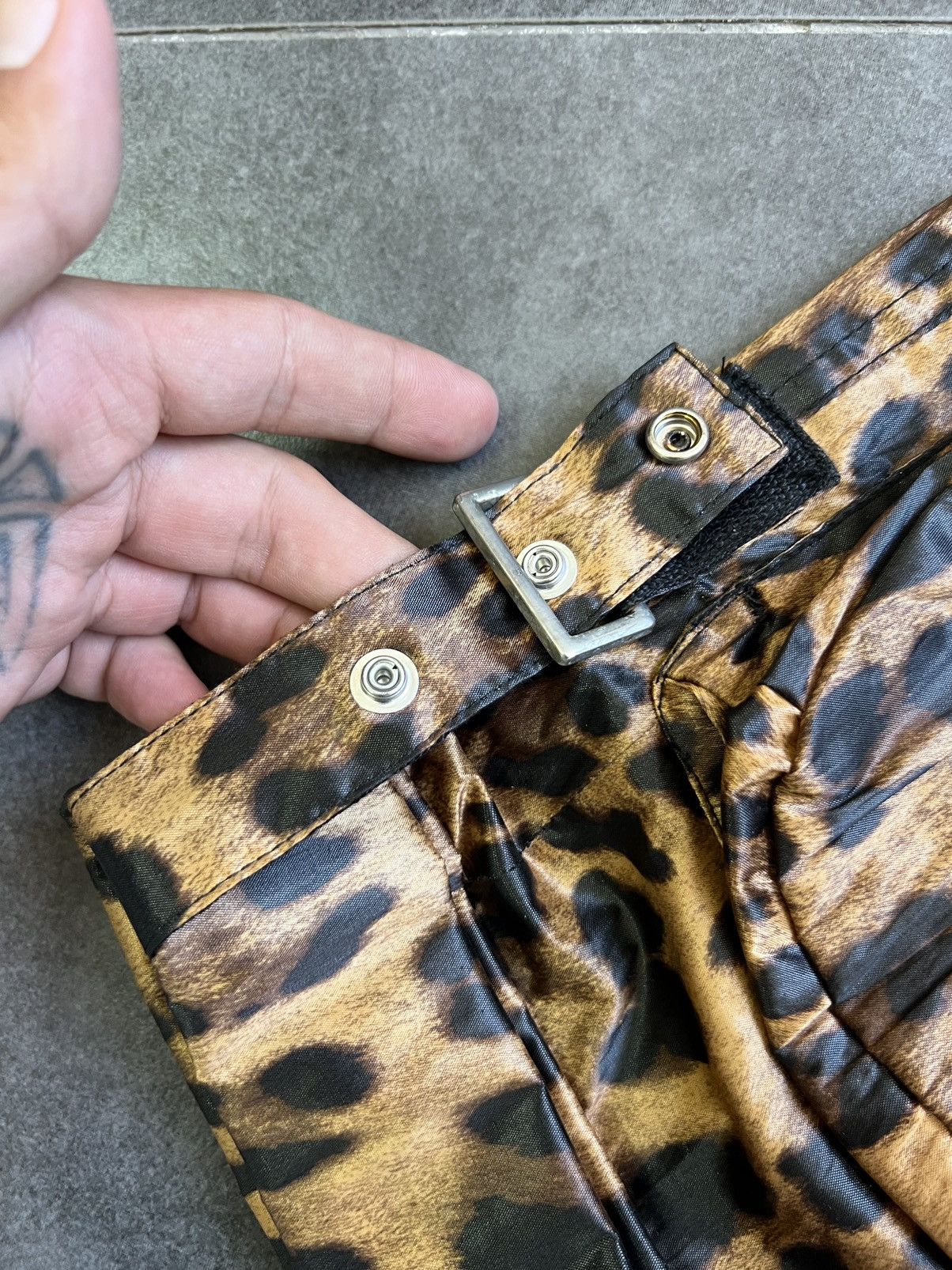 Dolce & Gabbana Rare Dolce Gabbana leopard animalistic print shorts Size 28" / US 6 / IT 42 - 5 Thumbnail