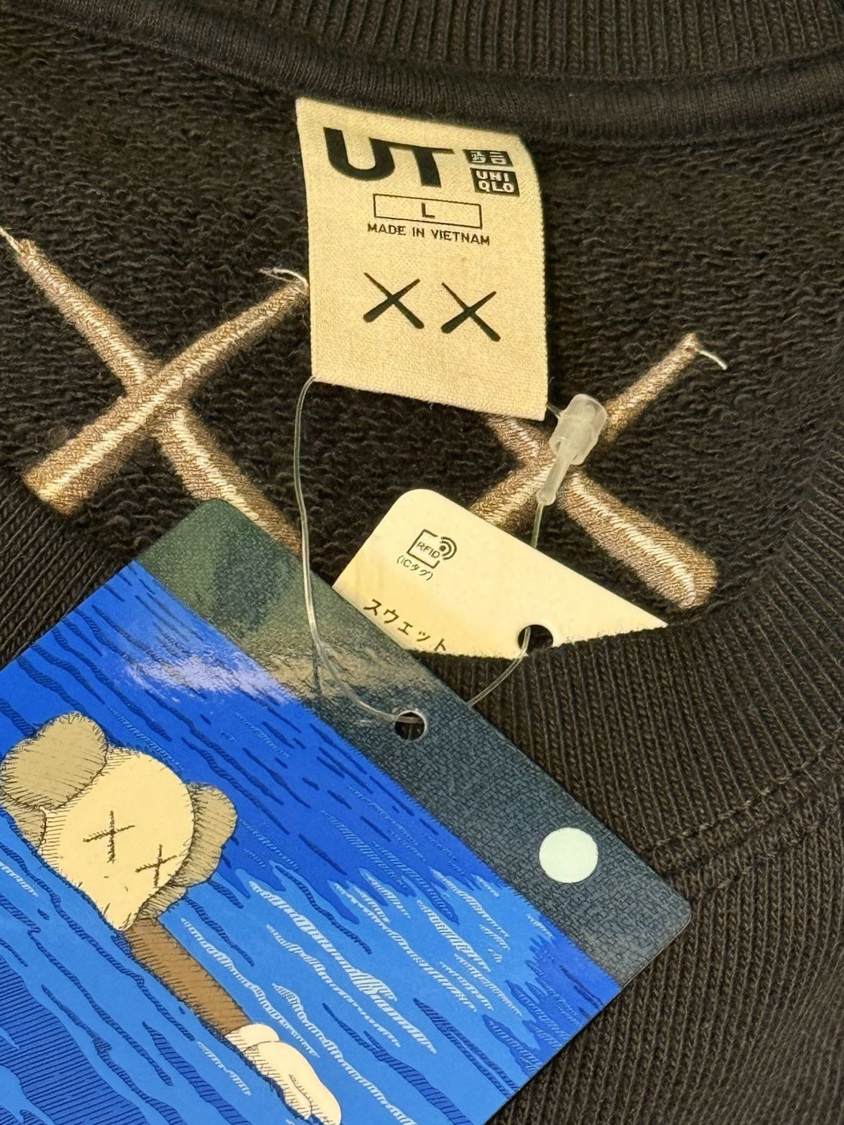 Kaws × Uniqlo KAWS X UNIQLO long sleeve sweatshirt Size L Size US L / EU 52-54 / 3 - 5 Thumbnail