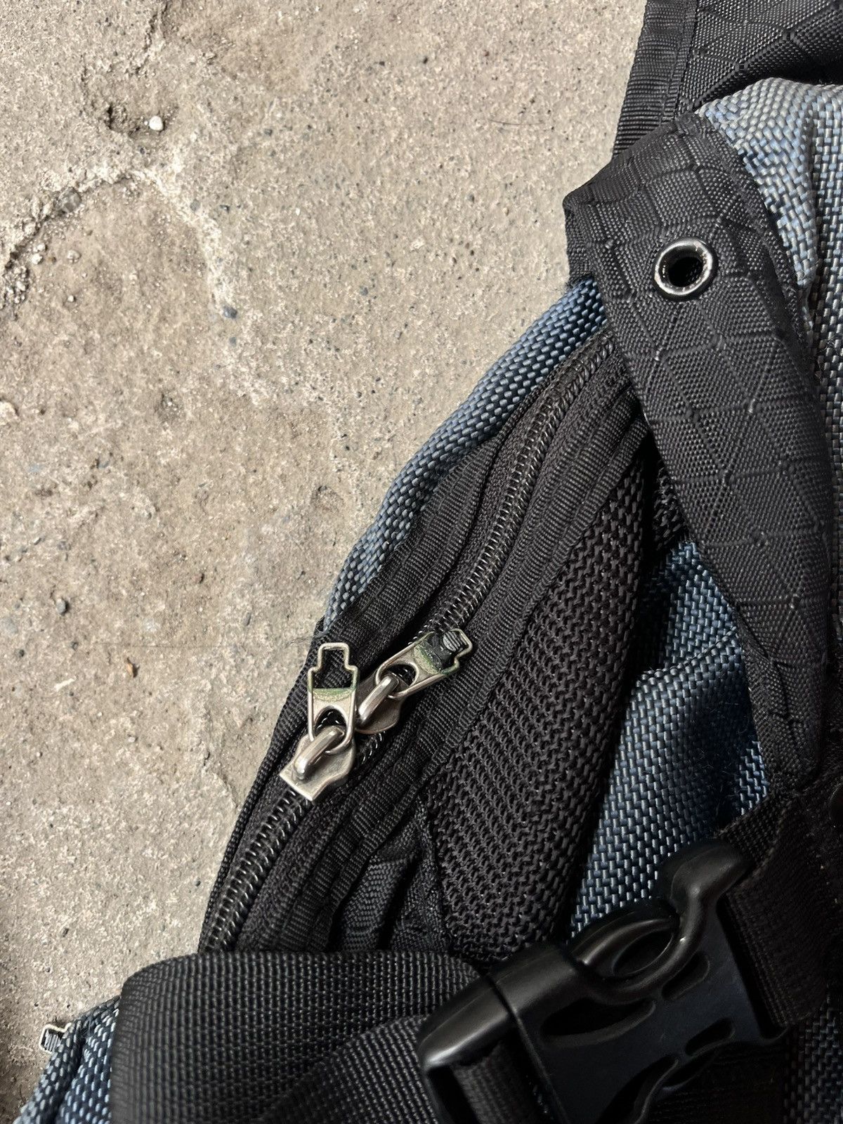 Oakley Vintage oakley mini icon bag Size ONE SIZE - 4 Thumbnail