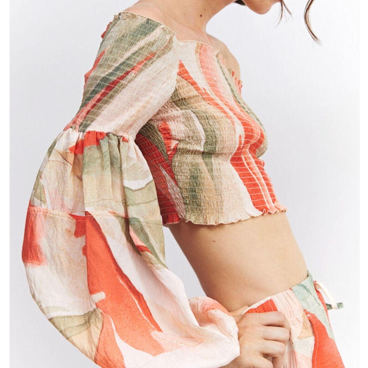 H&M H&M Smocked Off the Shoulder Top Cropped Floral Medium Size M / US 6-8 / IT 42-44 - 3 Thumbnail