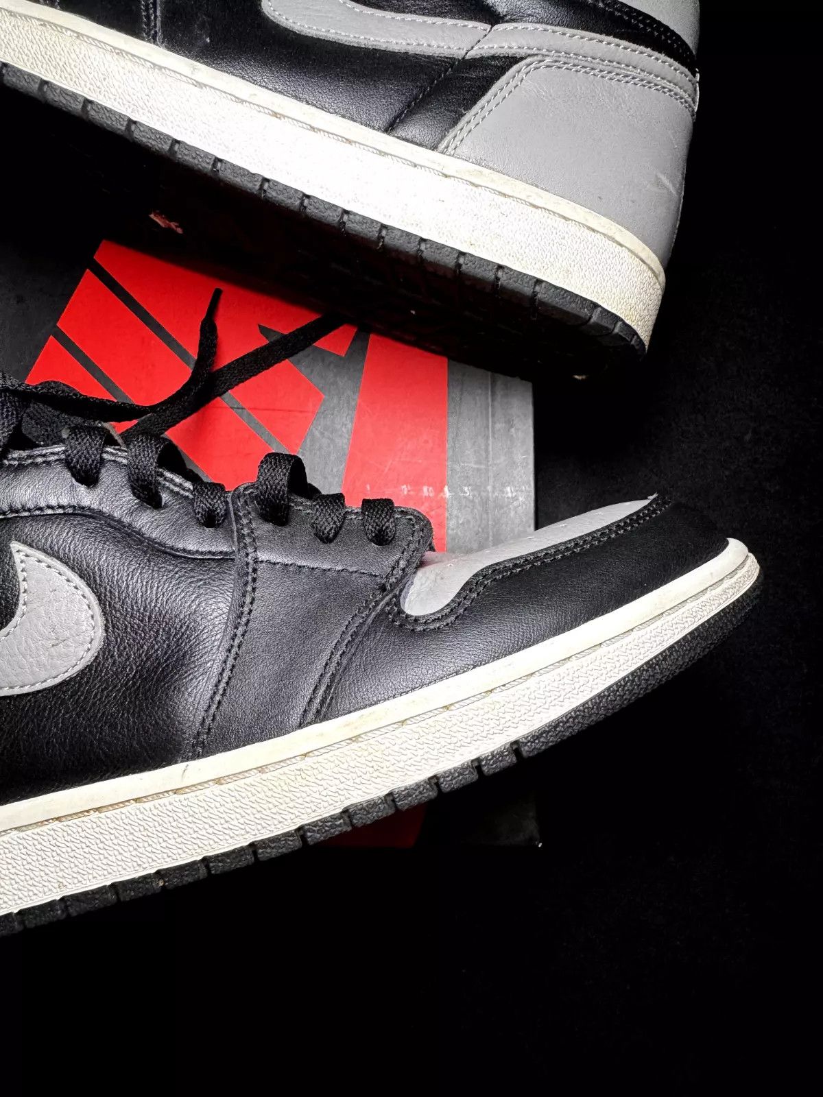 Jordan Brand × Nike Nike Air Jordan 1 Retro OG High Shadow 2018 555088-013 Size US 10.5 / EU 43-44 - 12 Thumbnail