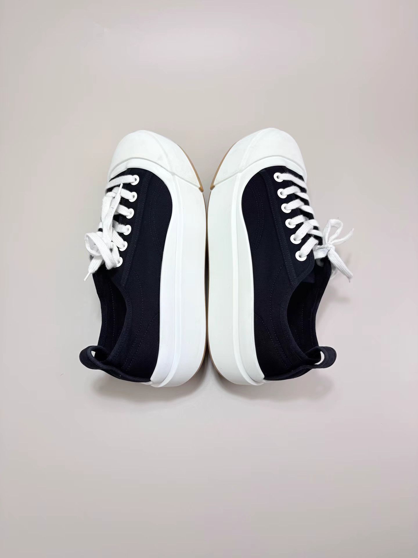 Bottega Veneta Bottega Veneta BV Black & White Platform Sneakers K1 Size US 10 / EU 43 - 4 Thumbnail