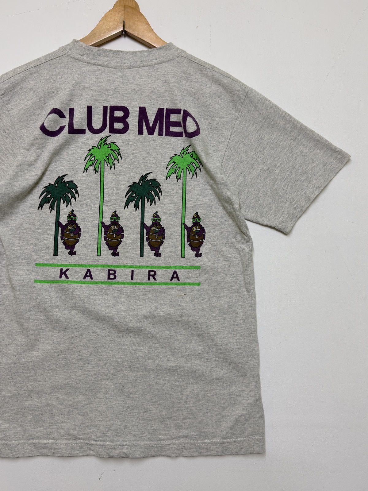 Vintage Vintage Club Med Kabira Resort Back Graphic Tee Size US XS / EU 42 / 0 - 8 Thumbnail