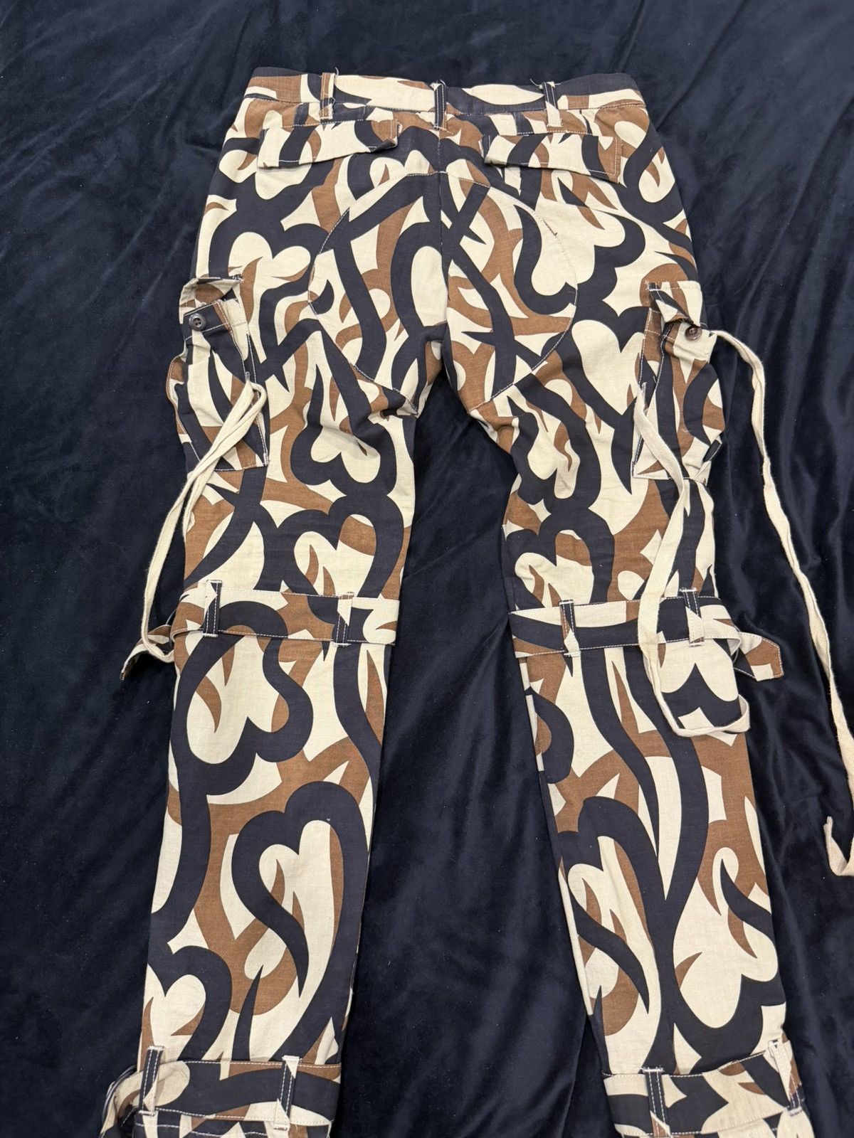 Number (N)ine Number Nine AW04 tribal hearts camo cargo pants Size US 31 - 4 Thumbnail
