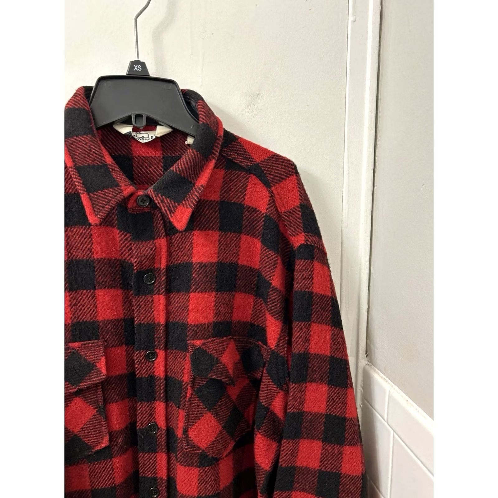 Vintage VINTAGE Woolrich Flannel Shirt Mens L Black Red 85% Wool Made in USA L/S Shirts Woolrich Shirt Men's Red Plaid Heavyweight Pockets 85% Wool Nylon USA Size US L / EU 52-54 / 3 - 4 Thumbnail