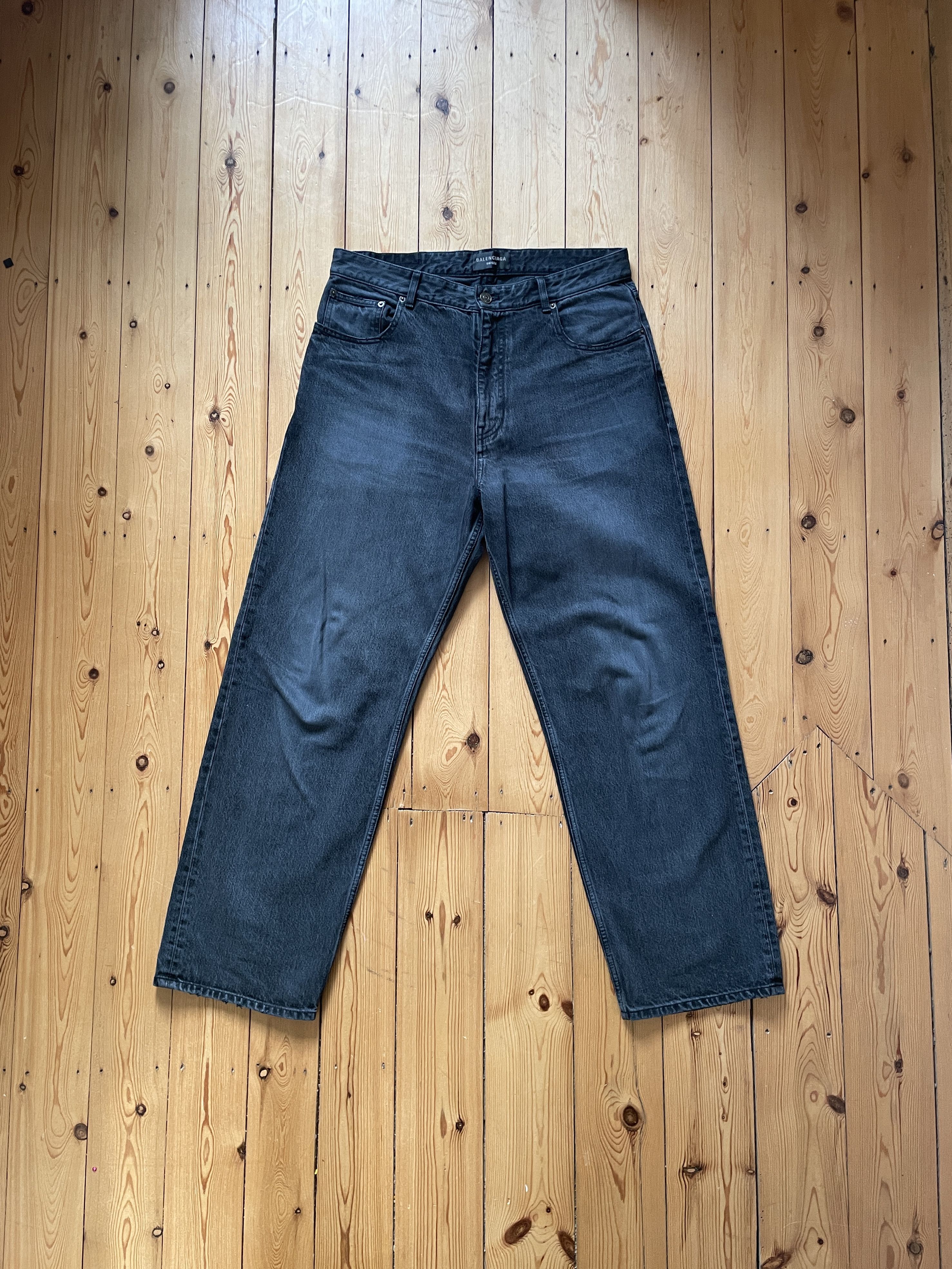 Balenciaga Balenciaga - Dark Wash Loose-Fit Jeans L Size US 36 / EU 52 - 1 Thumbnail