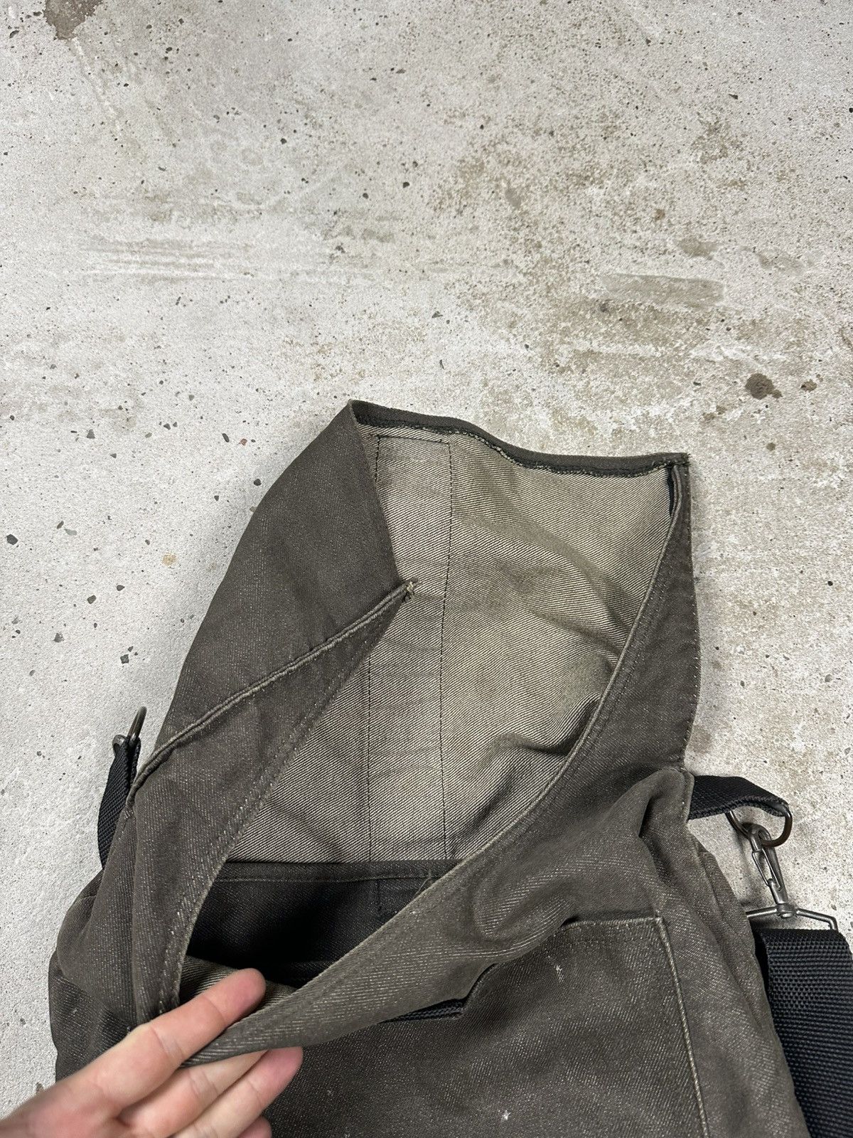 Japanese Brand Vintage Y2K Brown Military Style Messenger Bag Crossbody Size ONE SIZE - 10 Thumbnail