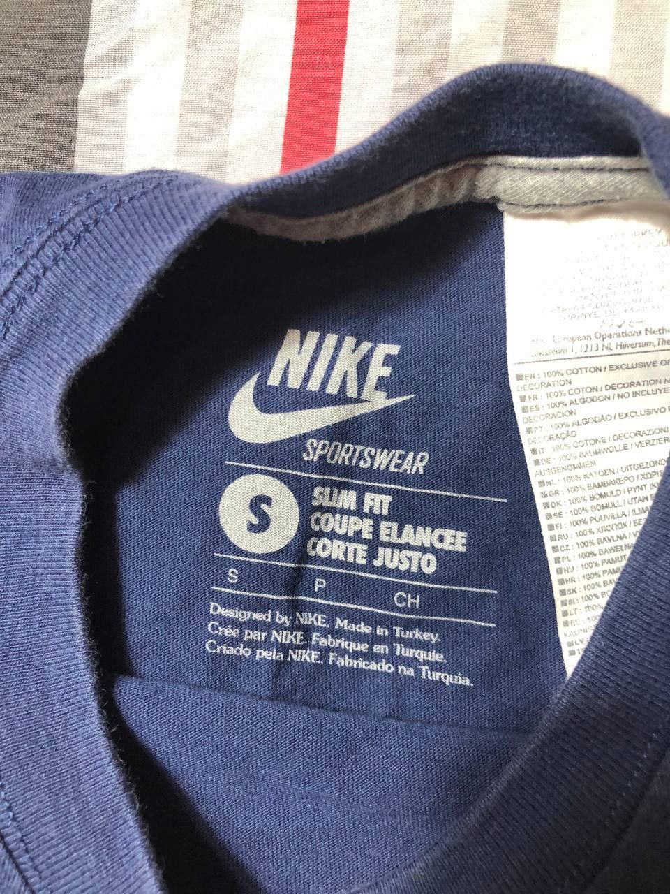 Nike × Vintage 90s Nike Central Swoosh Vintage Y2K Oversized Retro T-Shirt Size US S / EU 44-46 / 1 - 2 Thumbnail